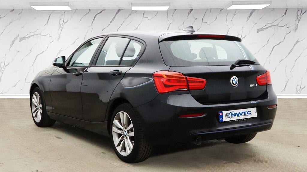 BMW 1 Series view 6