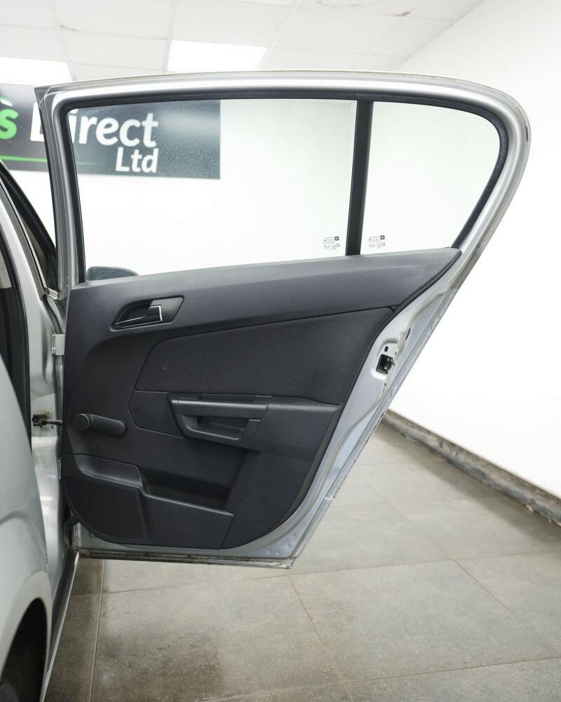 Vauxhall Astra view 15
