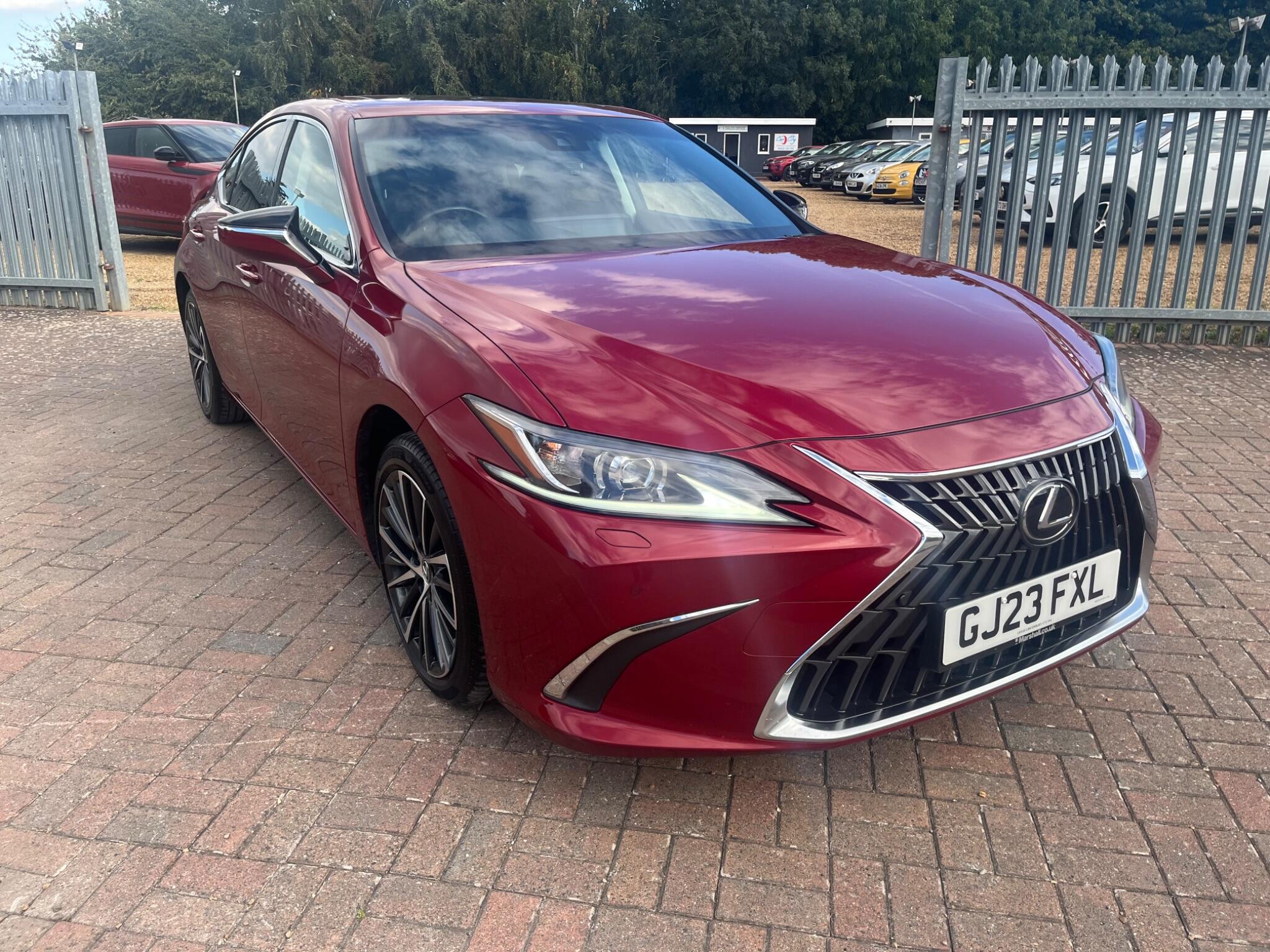 Lexus ES view 8
