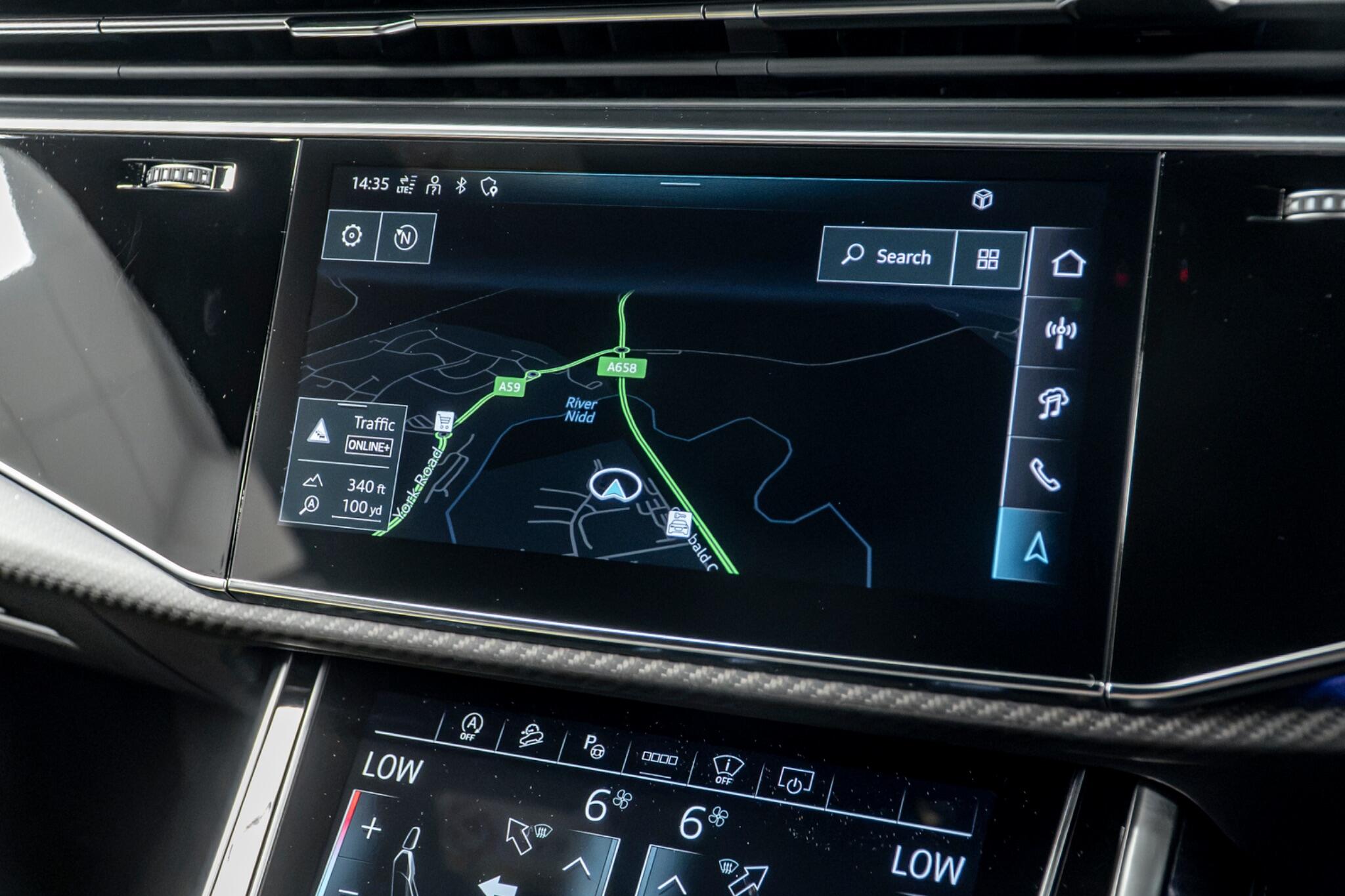 Audi SQ8 view 23