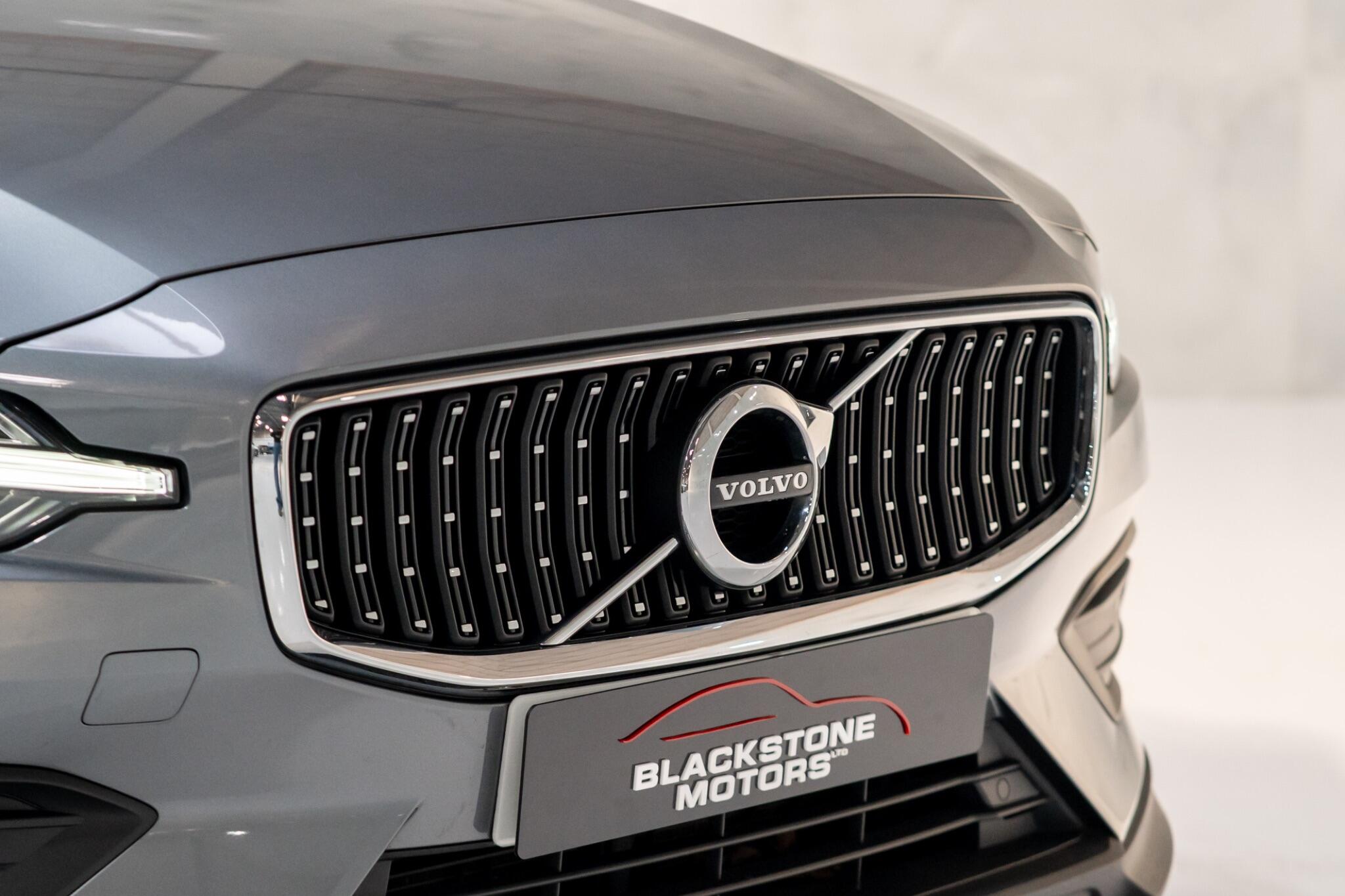 Volvo V60 Cross Country view 35