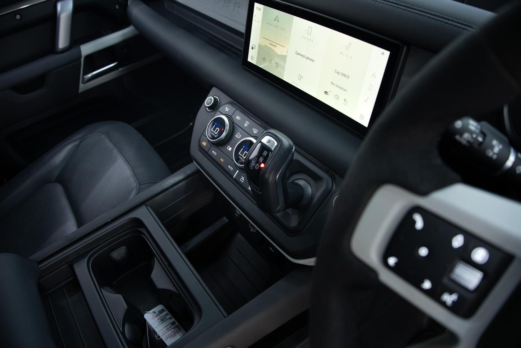 Land Rover Defender 110 view 4