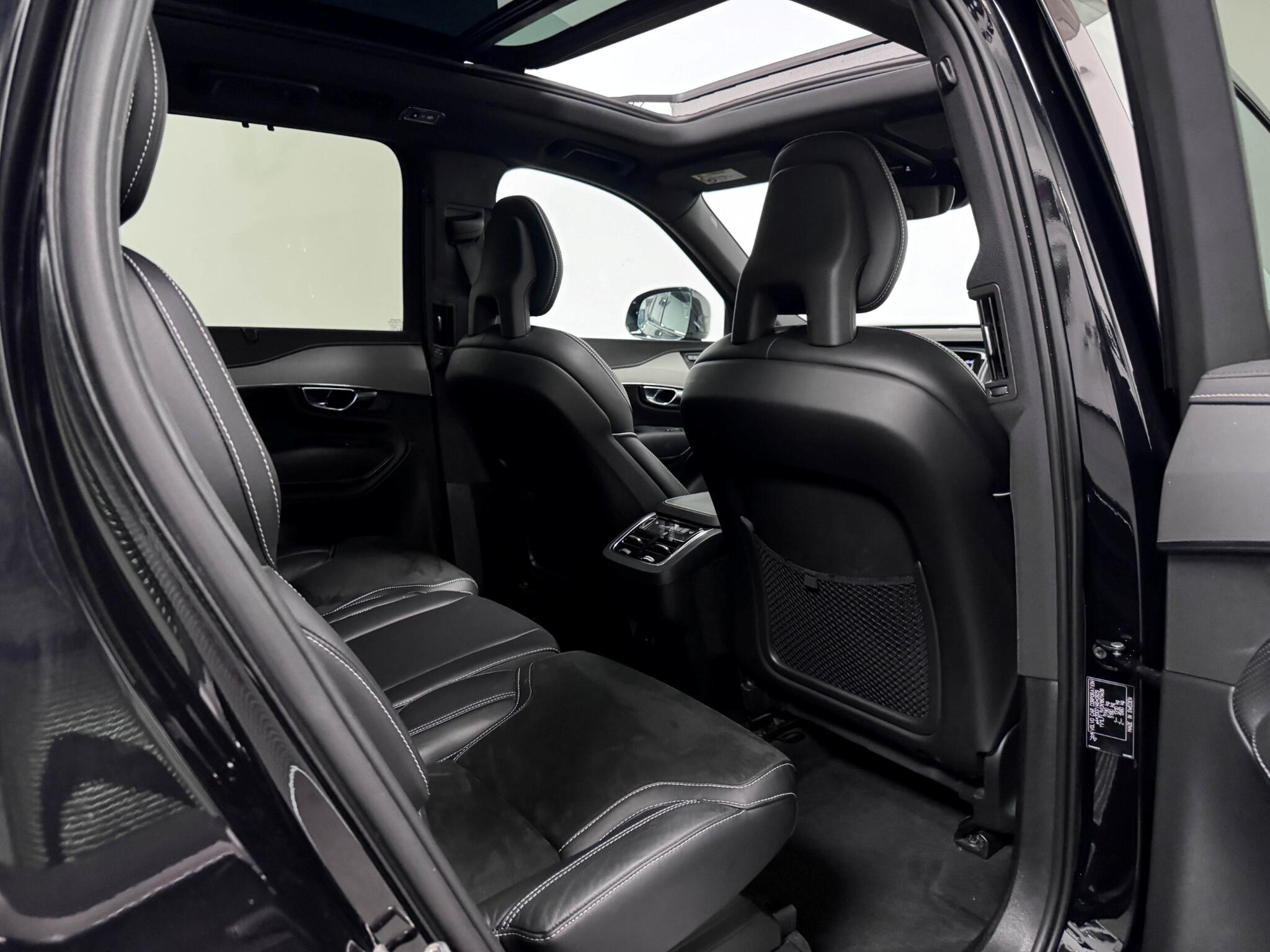 Volvo XC90 view 30