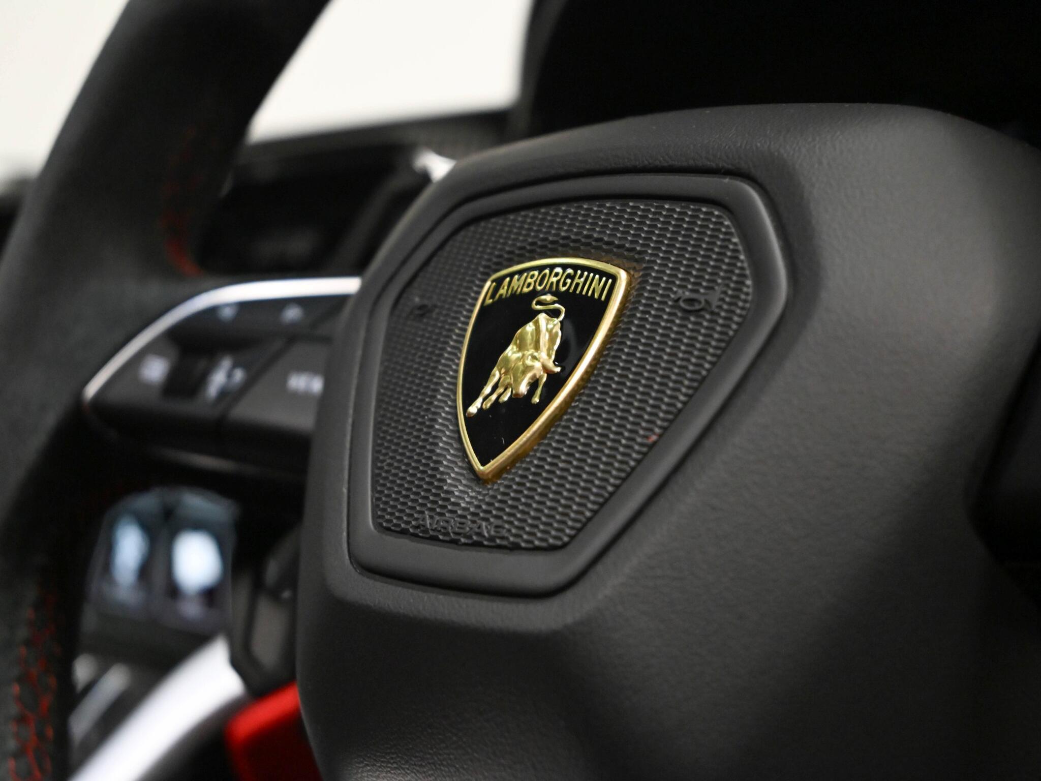 Lamborghini Urus view 17