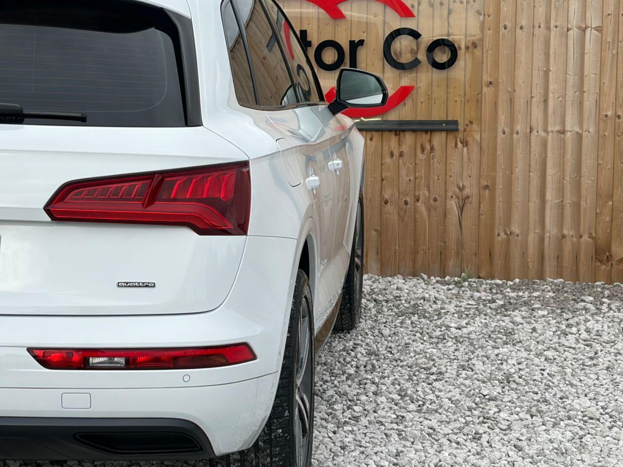 Audi Q5 view 8