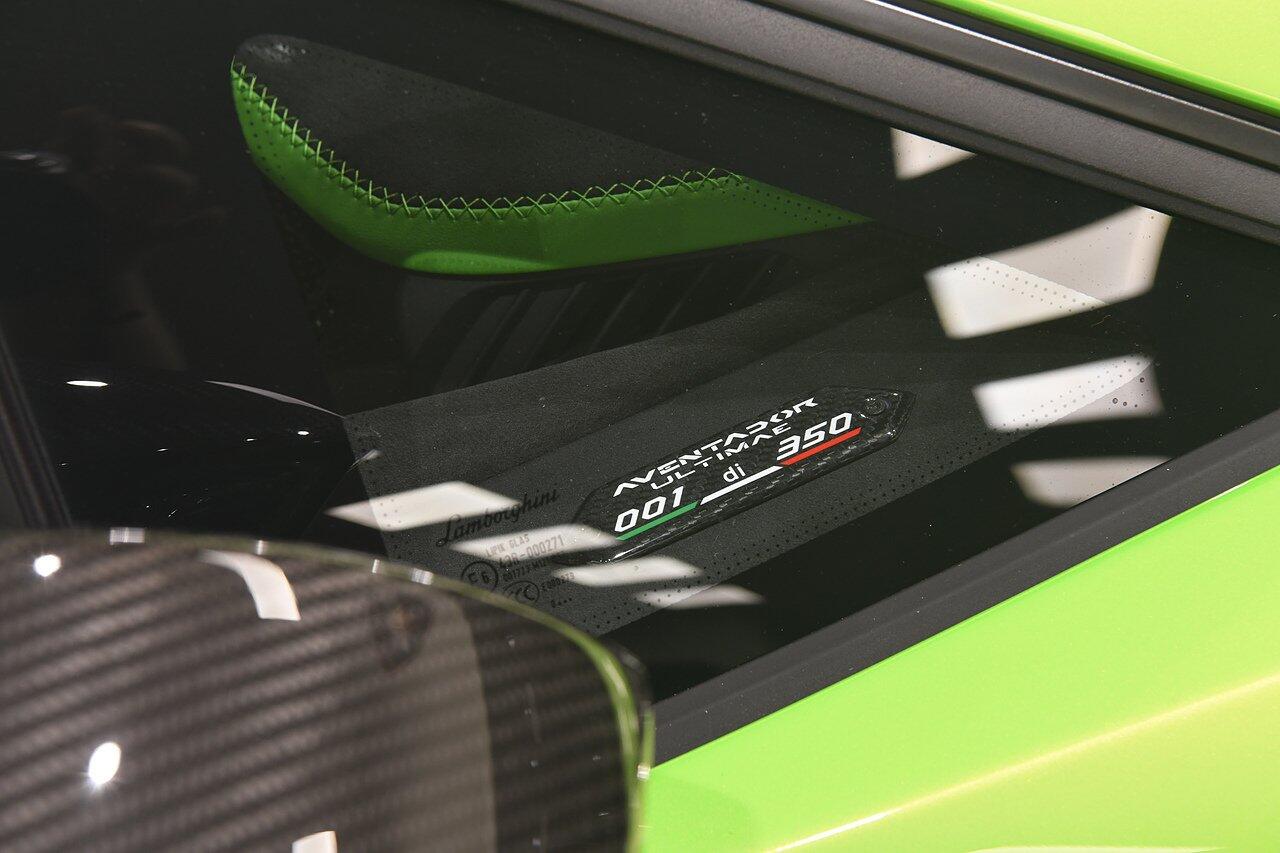 Lamborghini Aventador view 46
