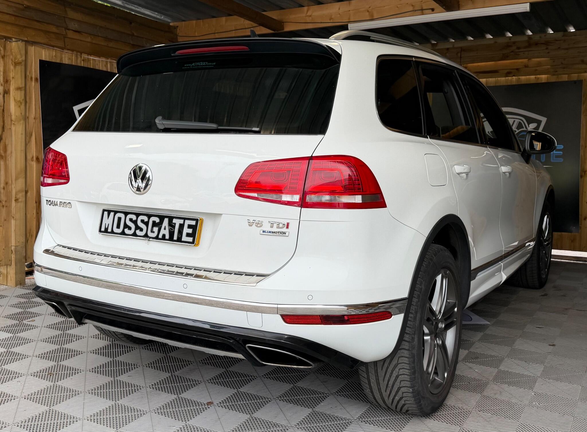 Volkswagen Touareg view 12