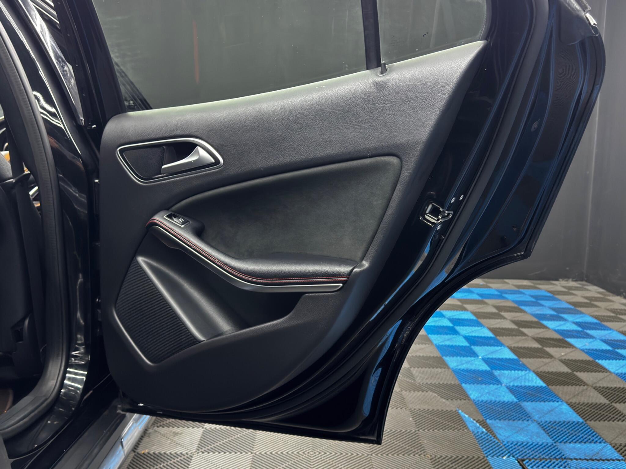 Mercedes-Benz GLA view 40