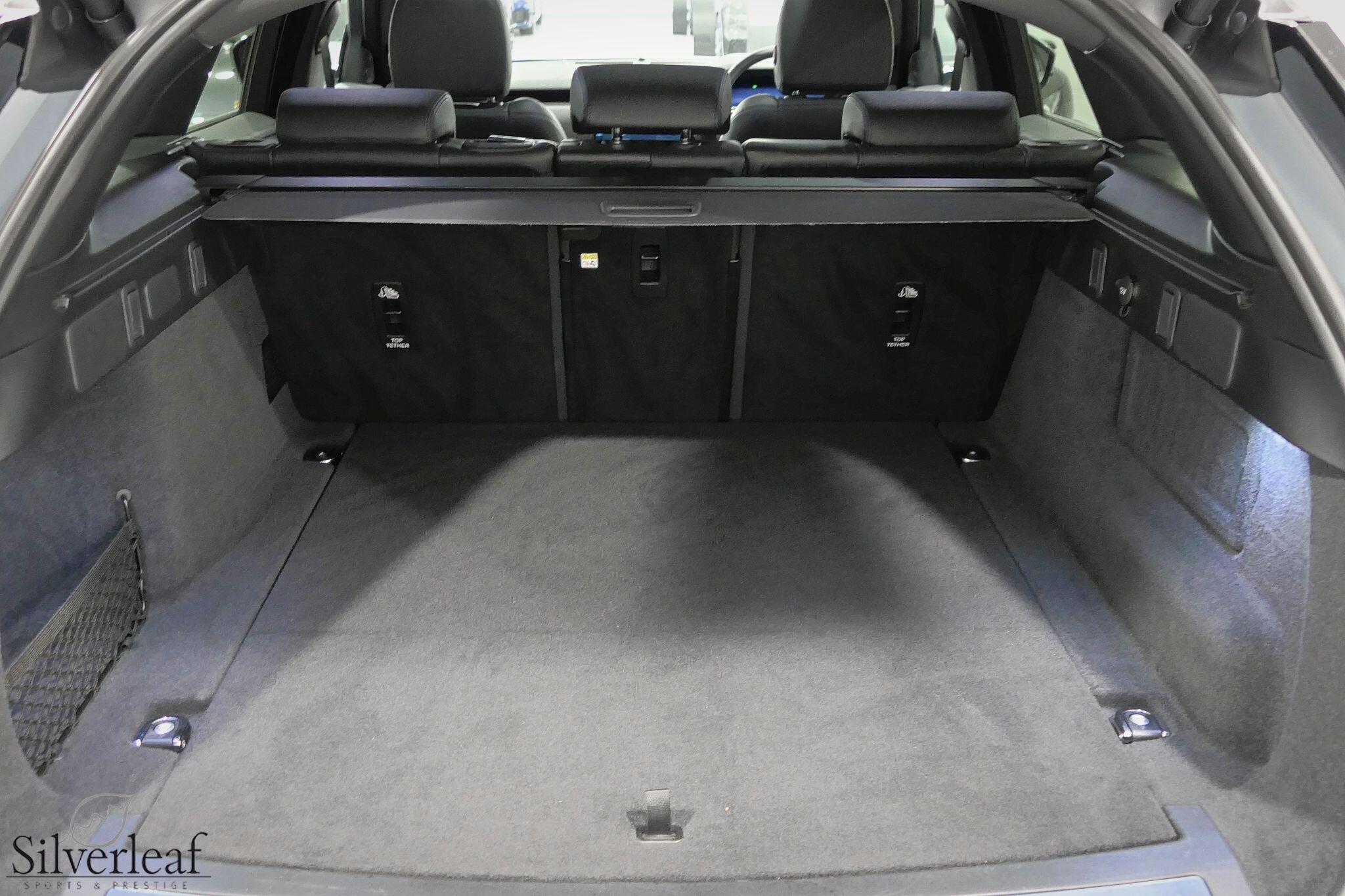Land Rover Range Rover Velar view 27