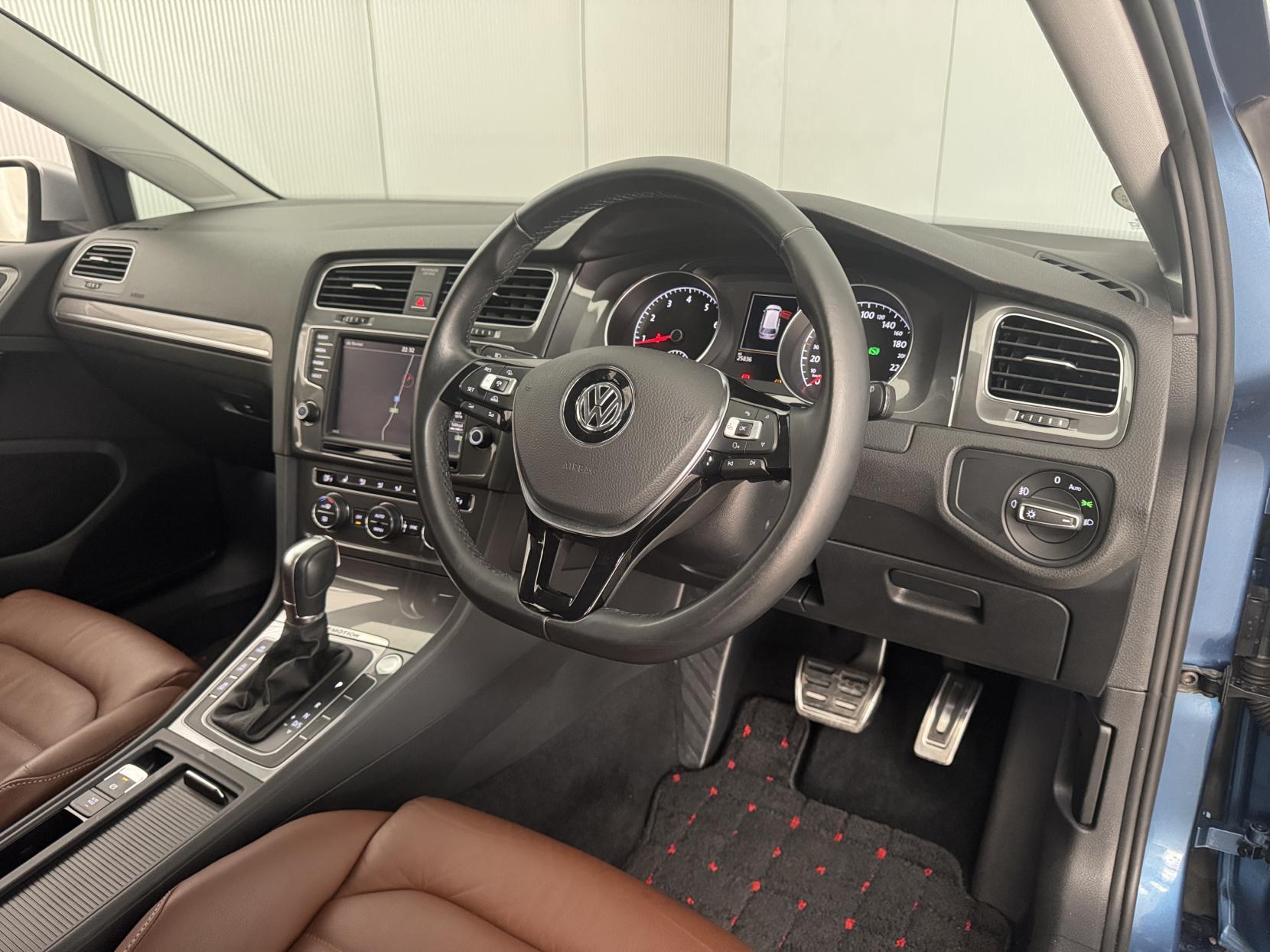 Volkswagen Golf view 52