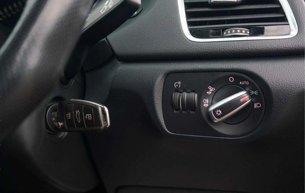 Audi Q3 view 38