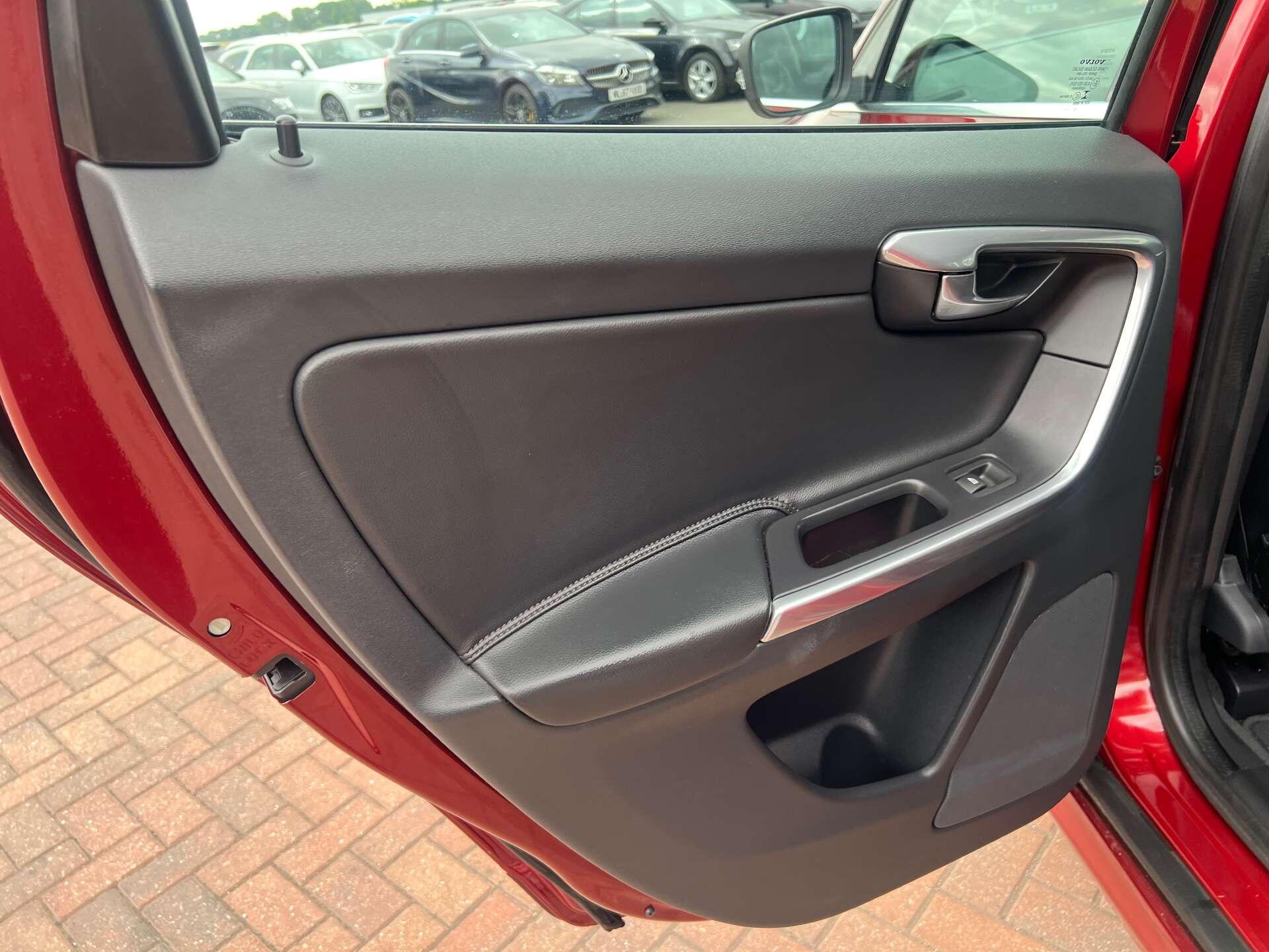 Volvo XC60 view 44