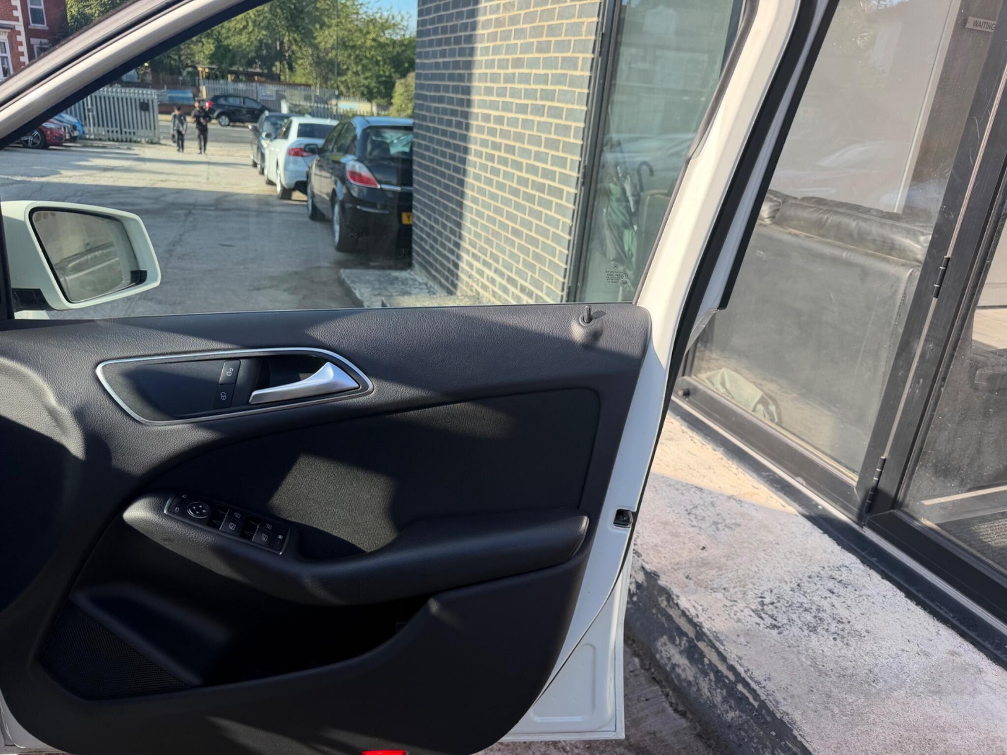 Mercedes-Benz B-Class view 9