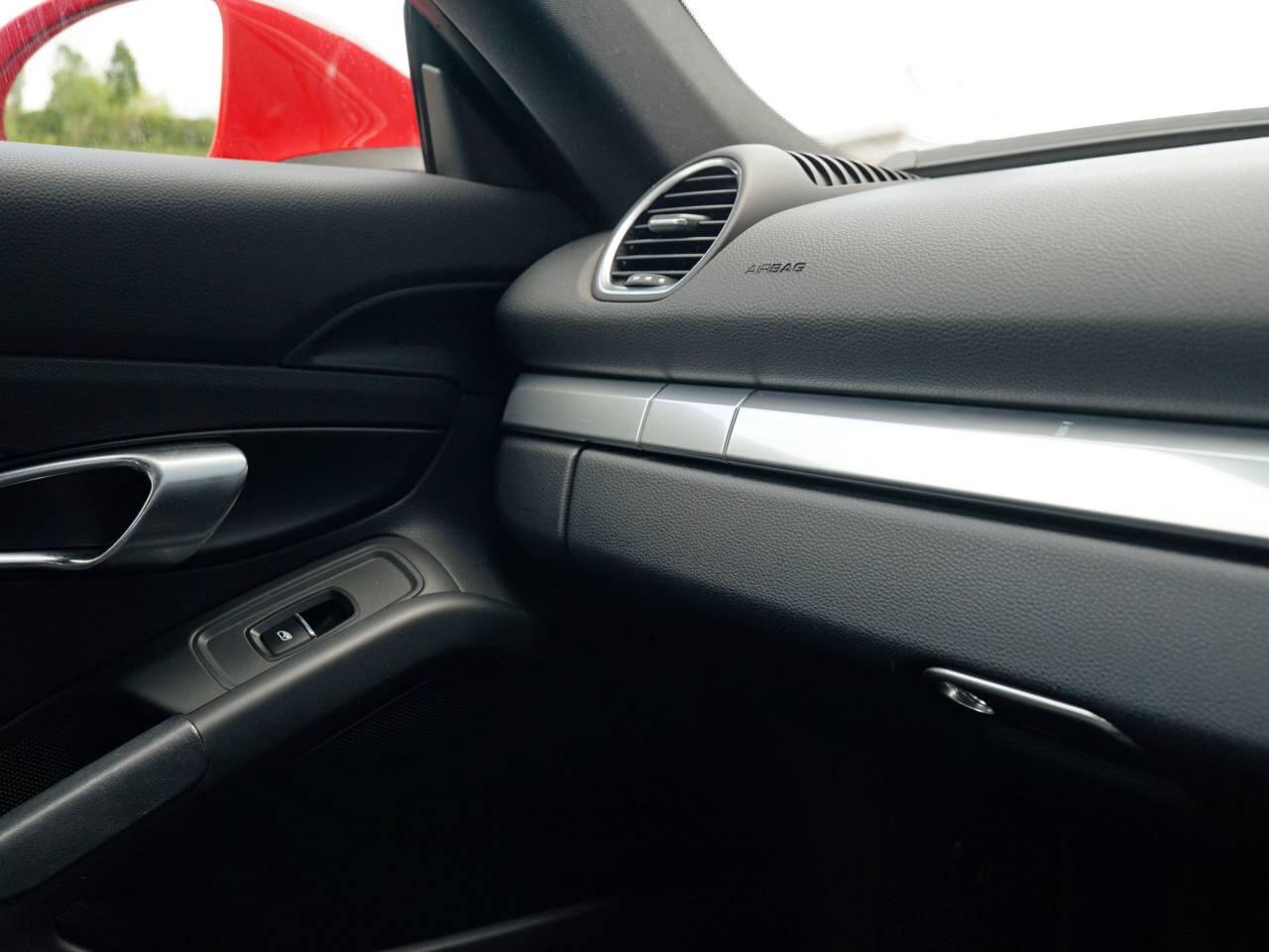 Porsche Cayman view 39