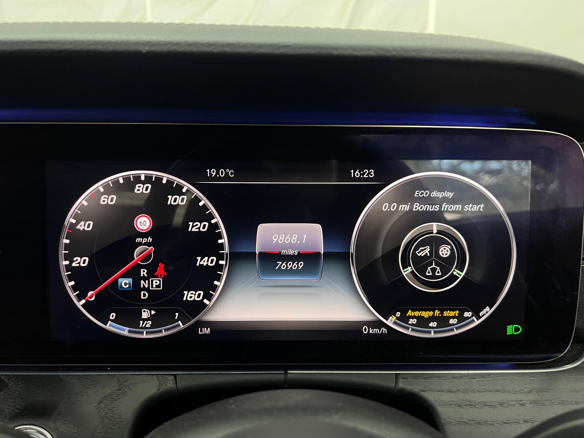 Mercedes-Benz E-Class view 43