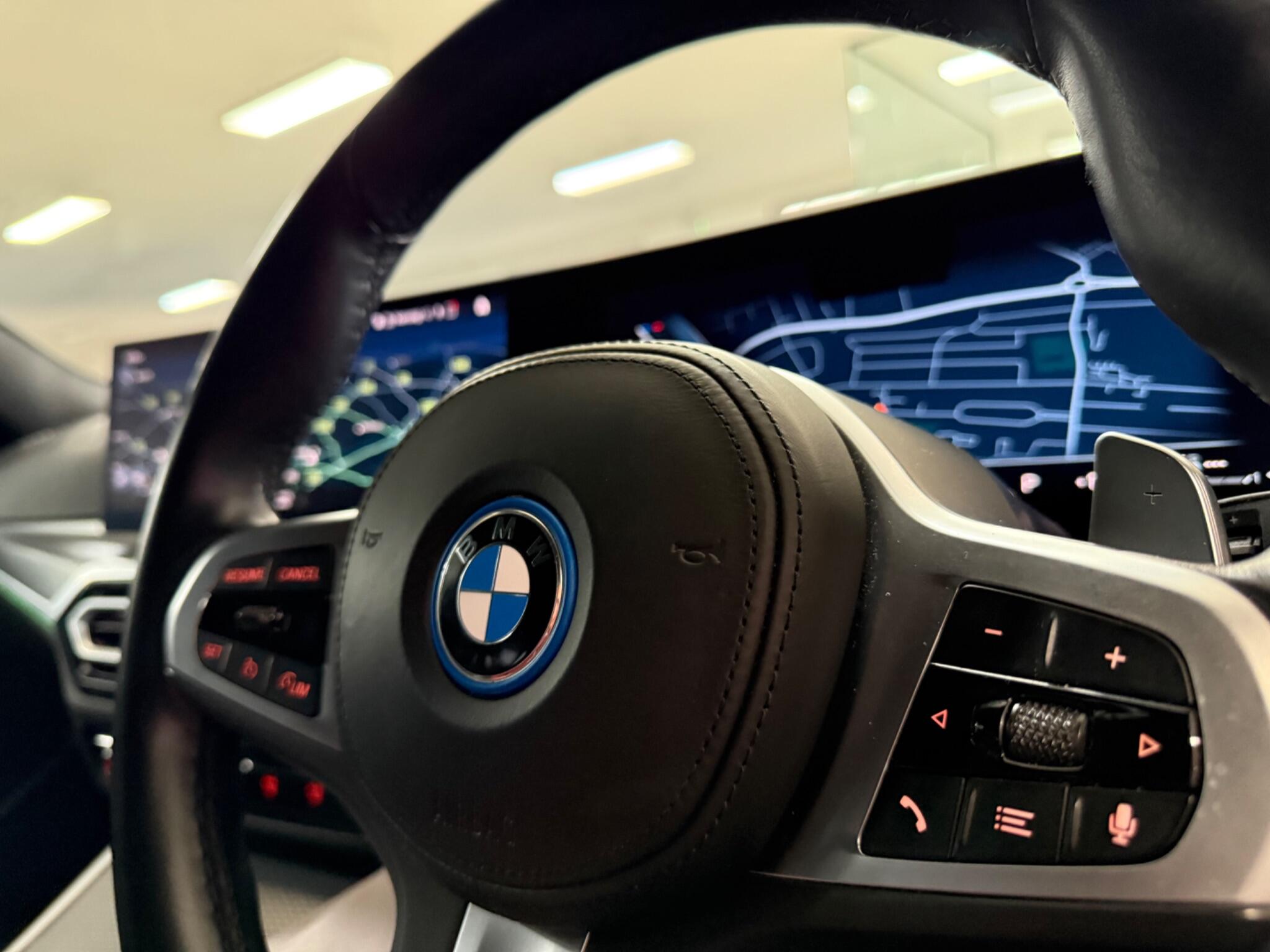 BMW 3 Series view 30