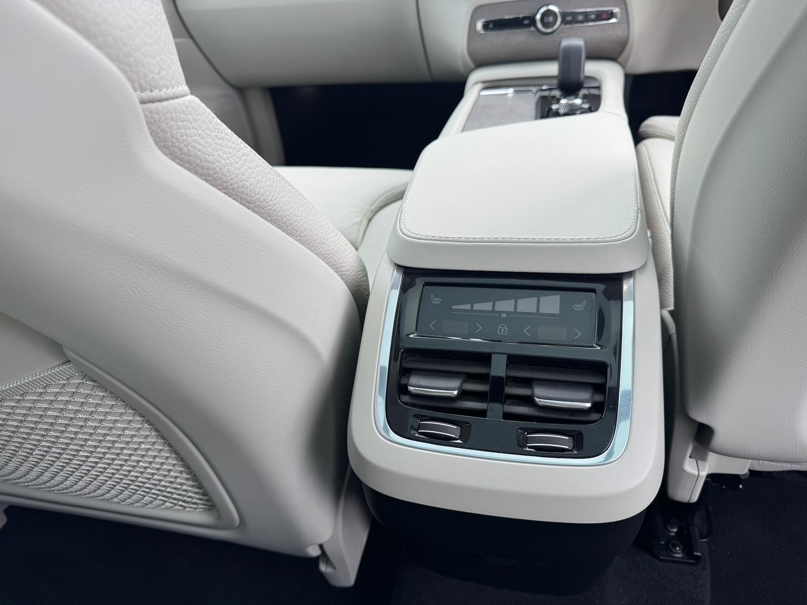 Volvo XC90 view 23