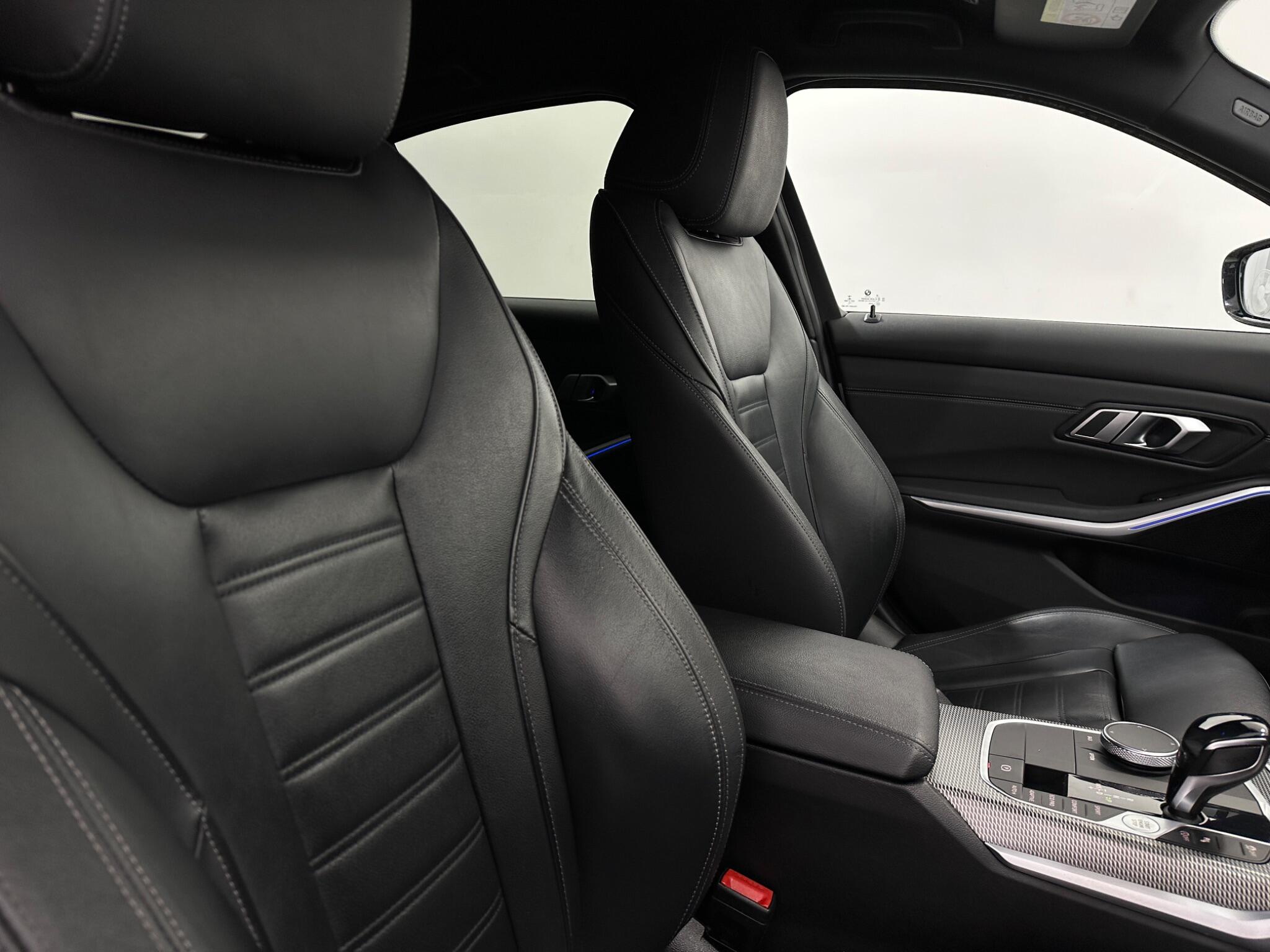 BMW 3 Series view 32