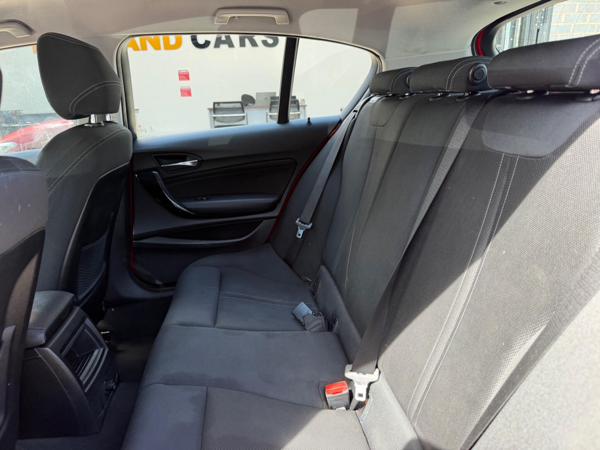 BMW 1 Series view 26