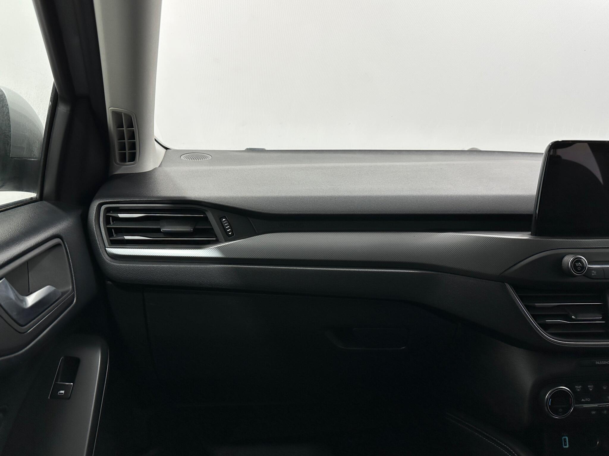 Ford Focus view 28