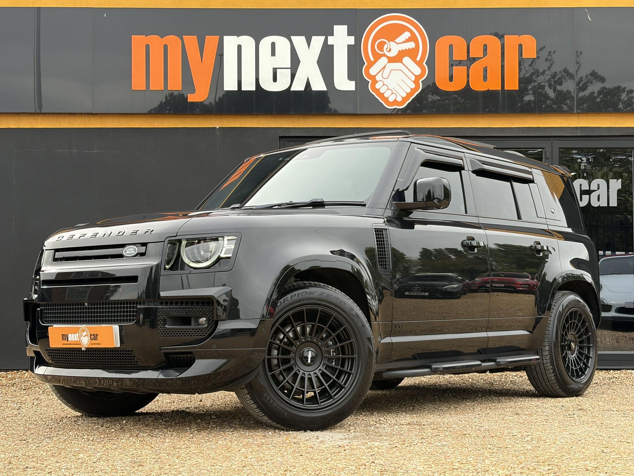 Land Rover Defender 110 view 4