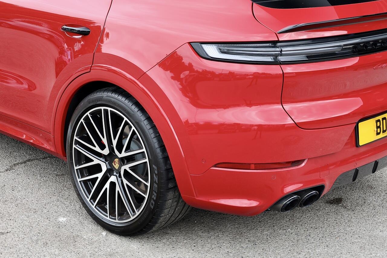Porsche Cayenne view 40