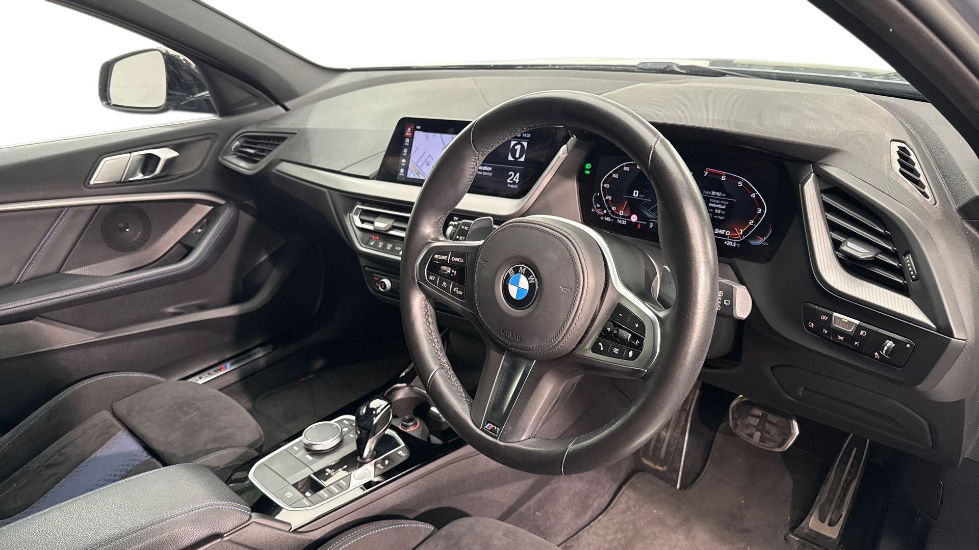 BMW 1 Series view 6