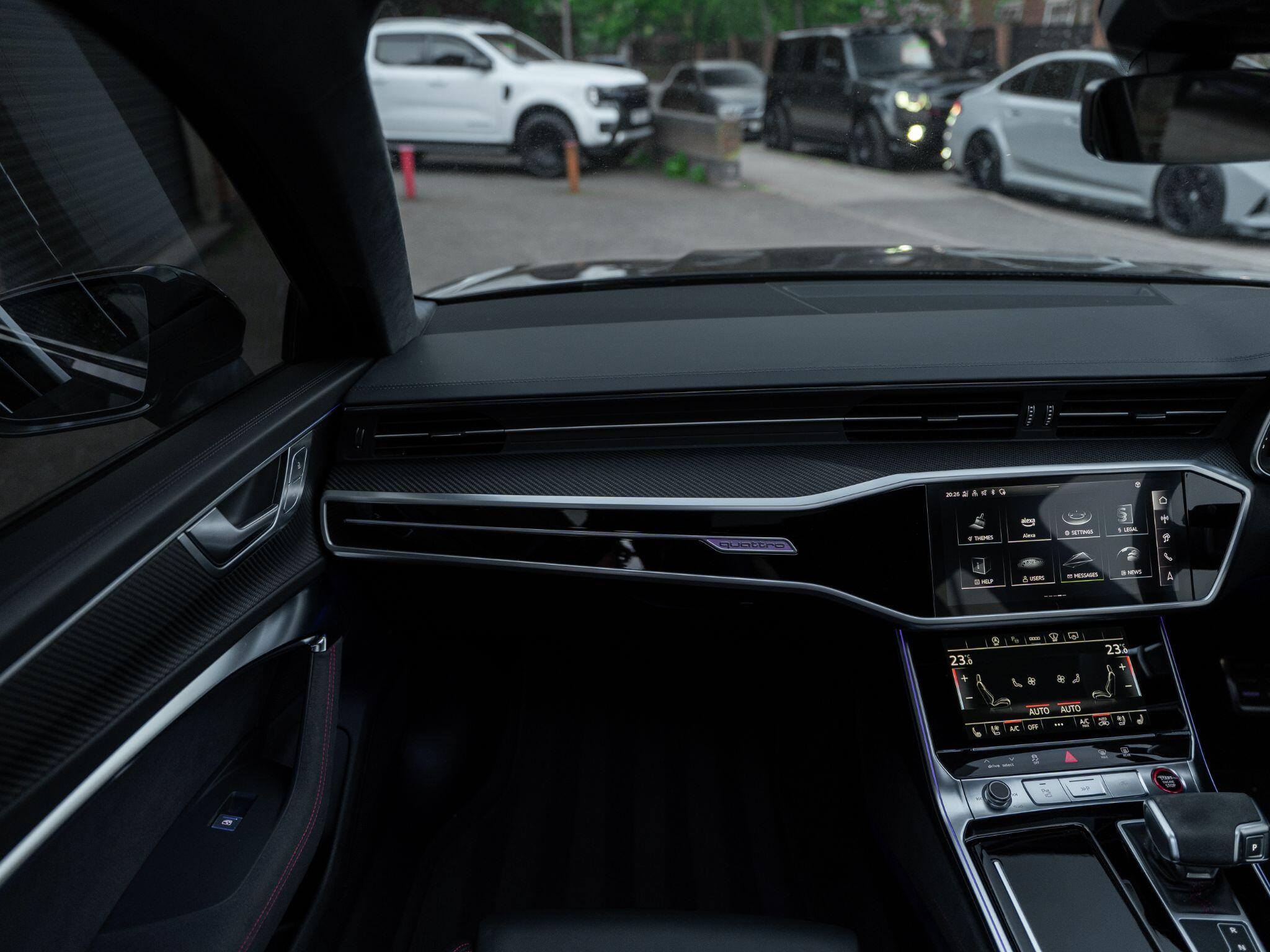 Audi RS6 Avant view 38