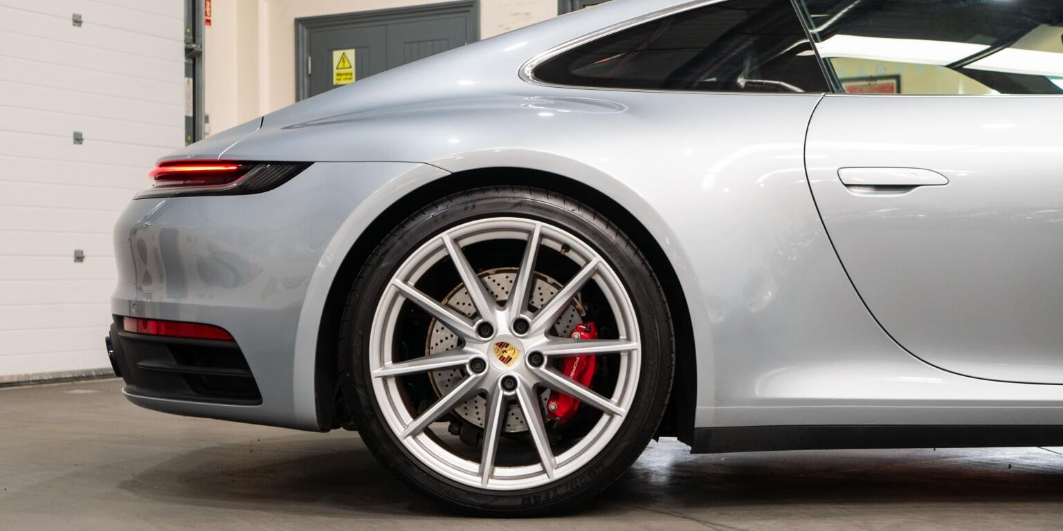 Porsche 911 view 11