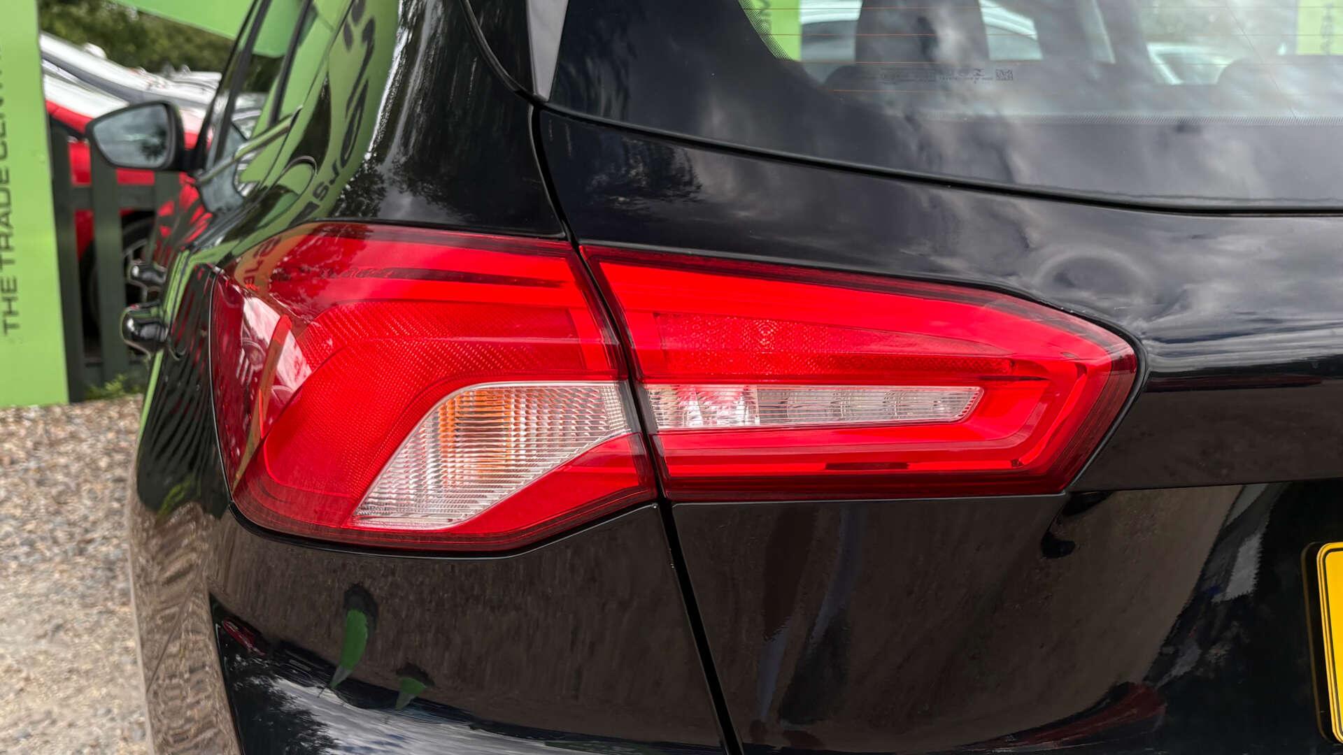 Ford Focus view 44