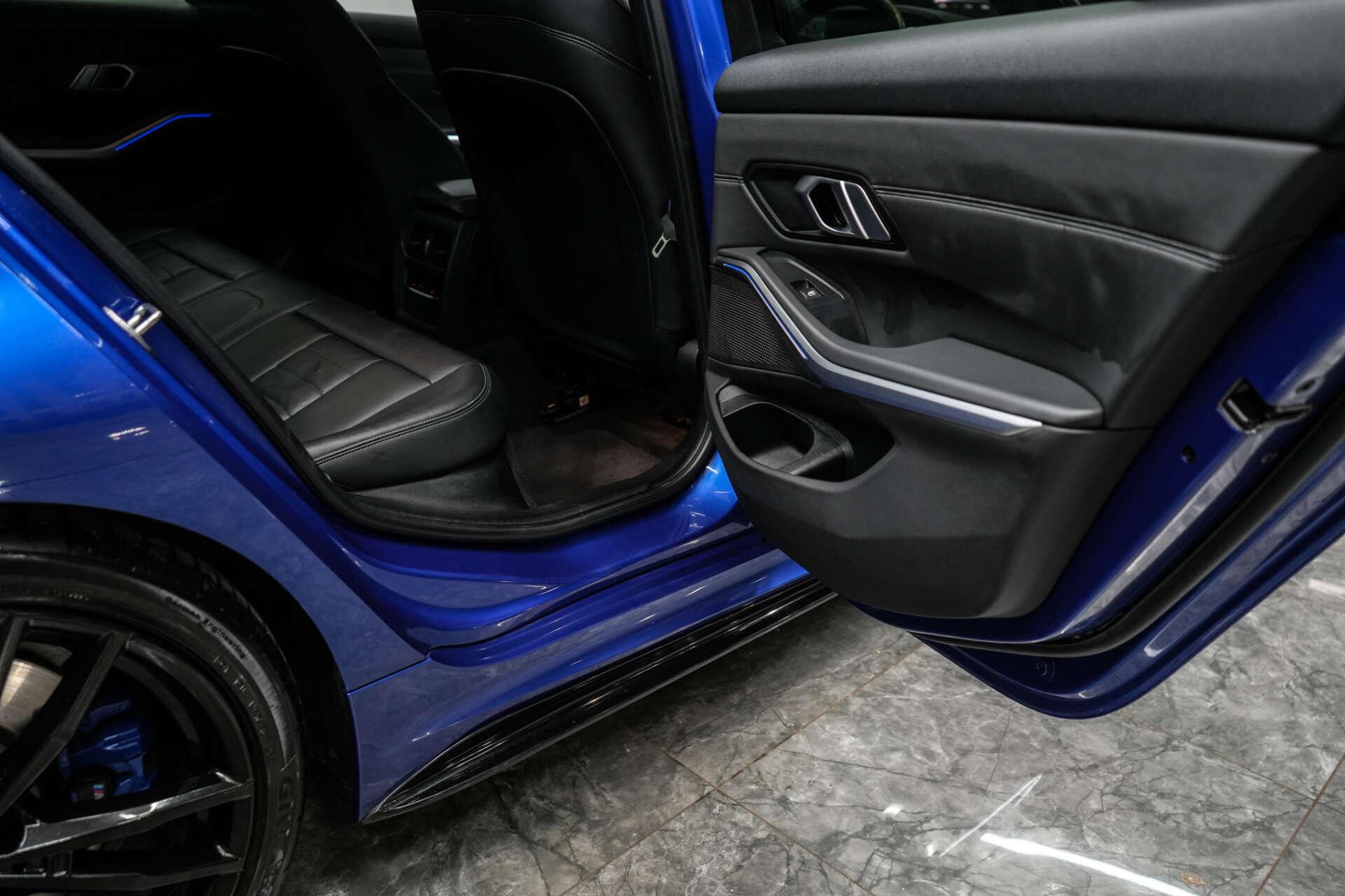 BMW 3 Series view 23