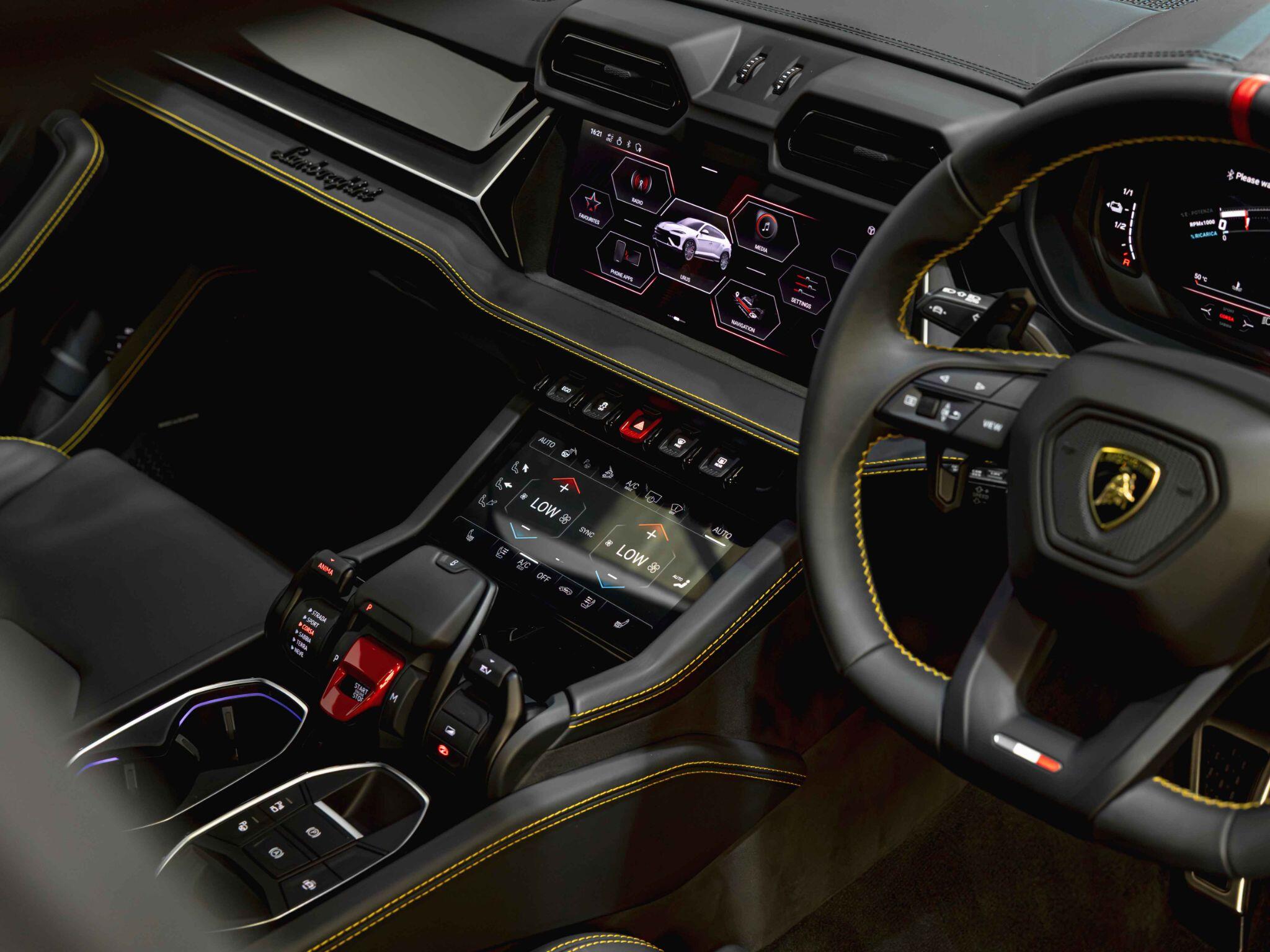 Lamborghini Urus view 26