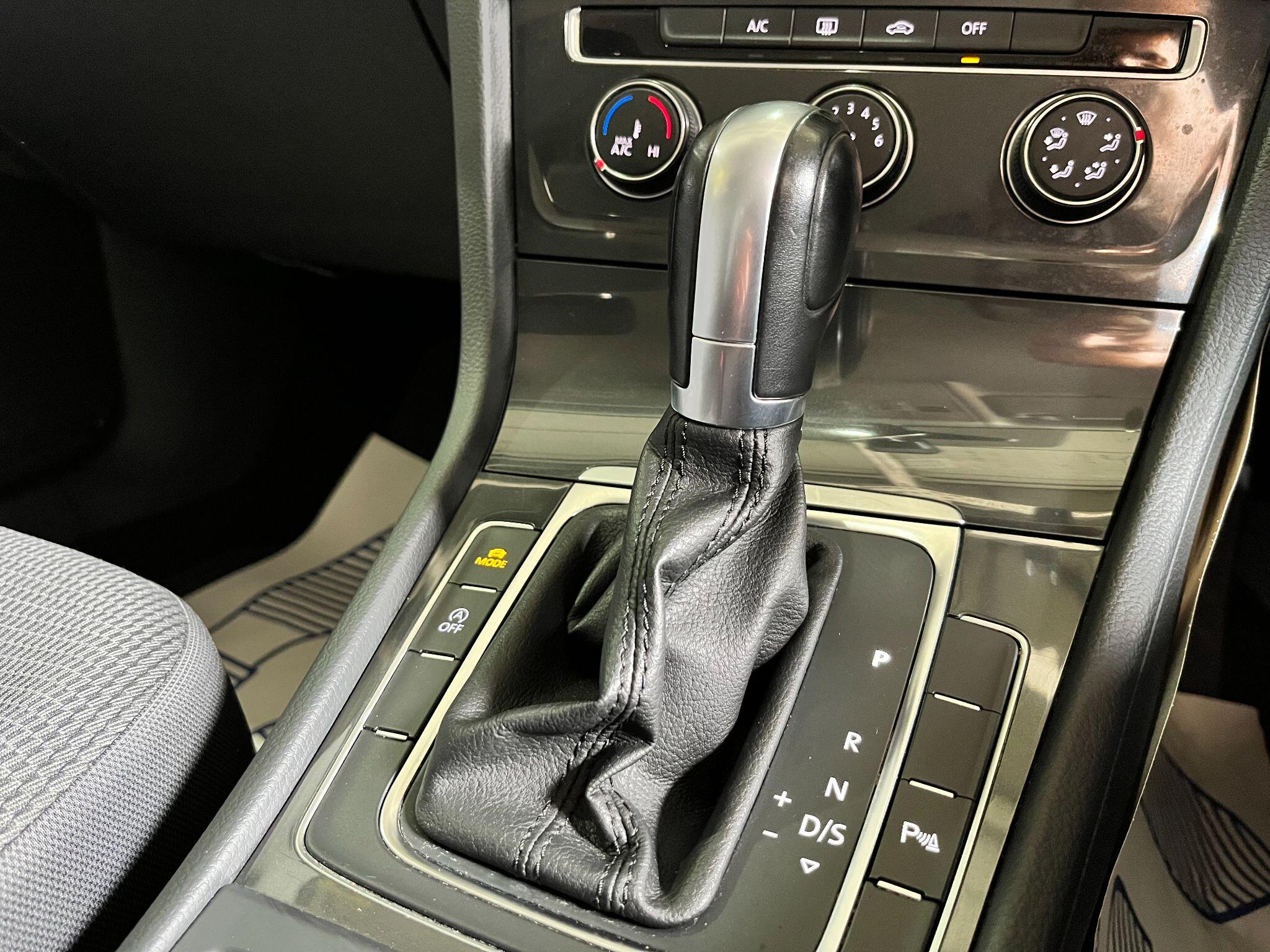 Volkswagen Golf view 32