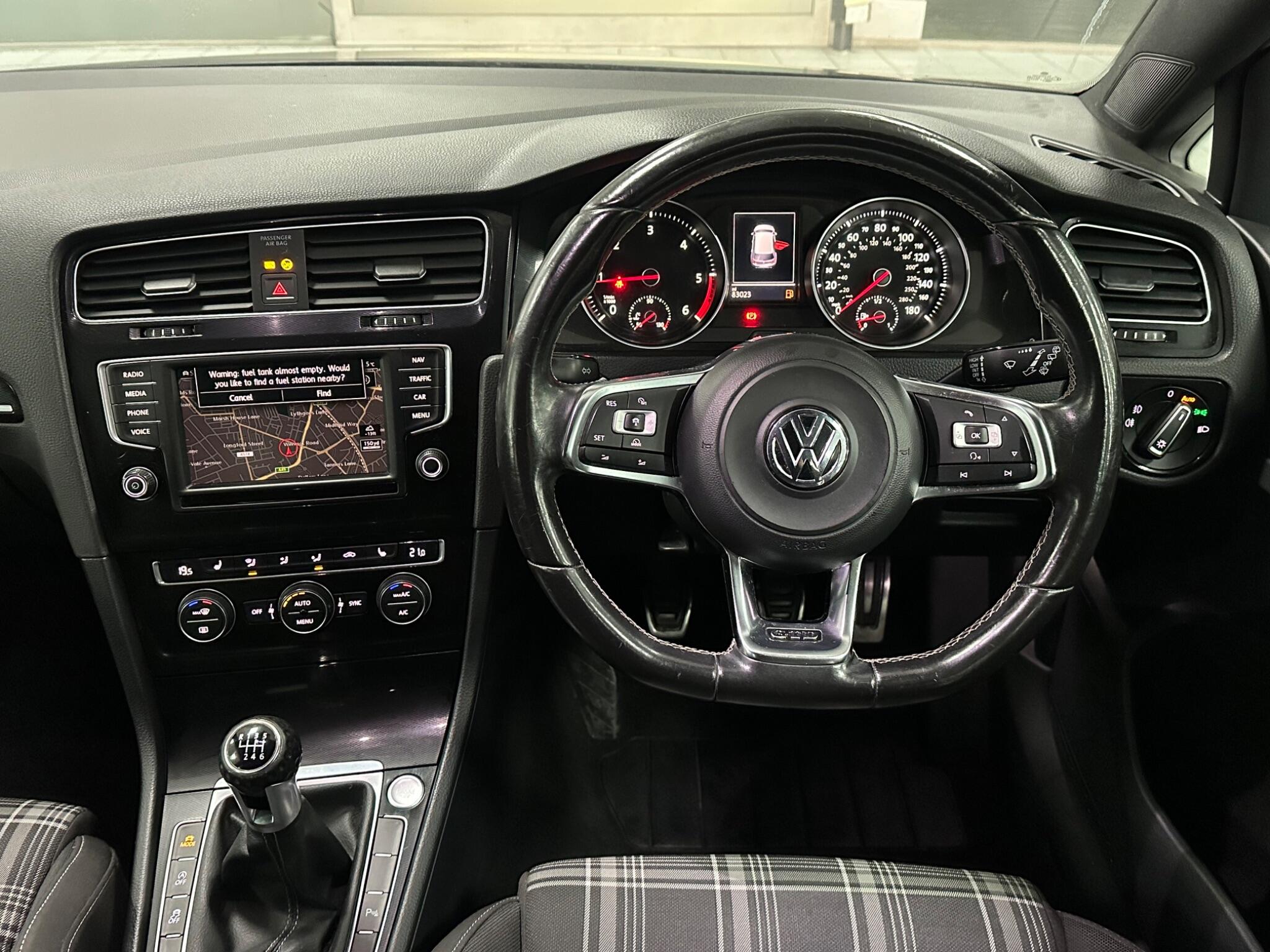 Volkswagen Golf view 17