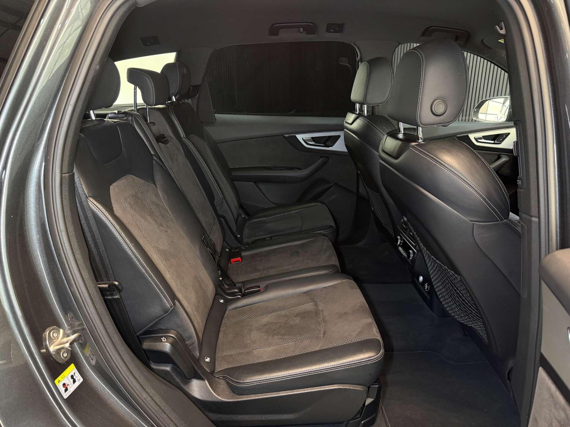 Audi Q7 view 16