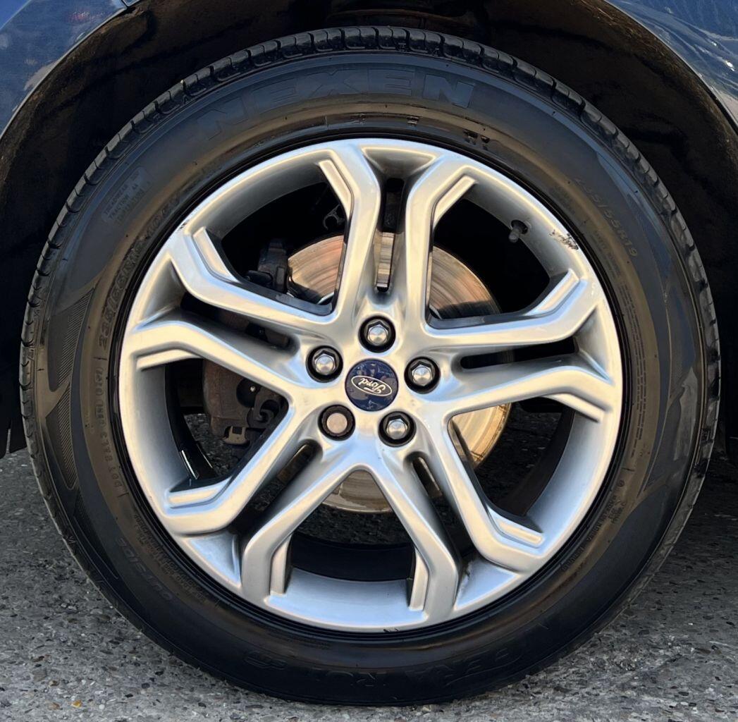Ford Edge view 14