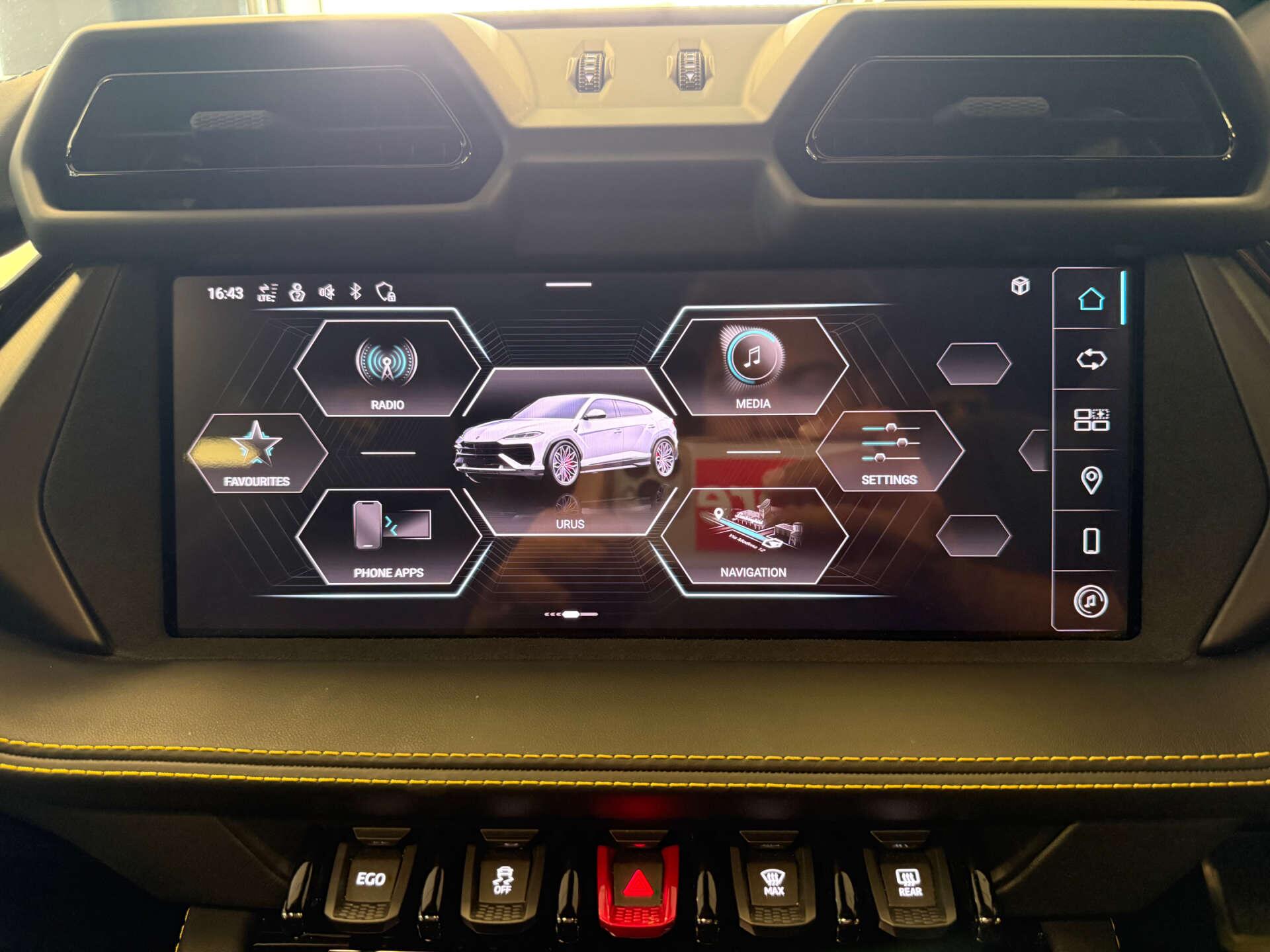 Lamborghini Urus view 17
