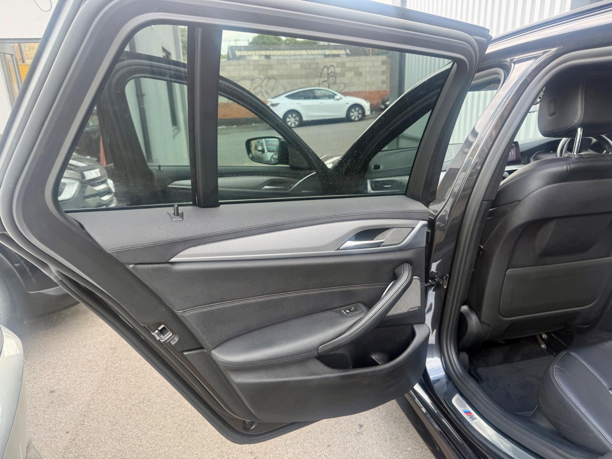 BMW 5 Series view 15