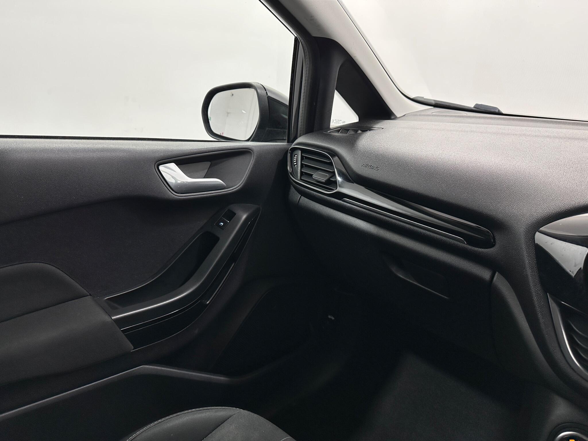 Ford Fiesta view 25