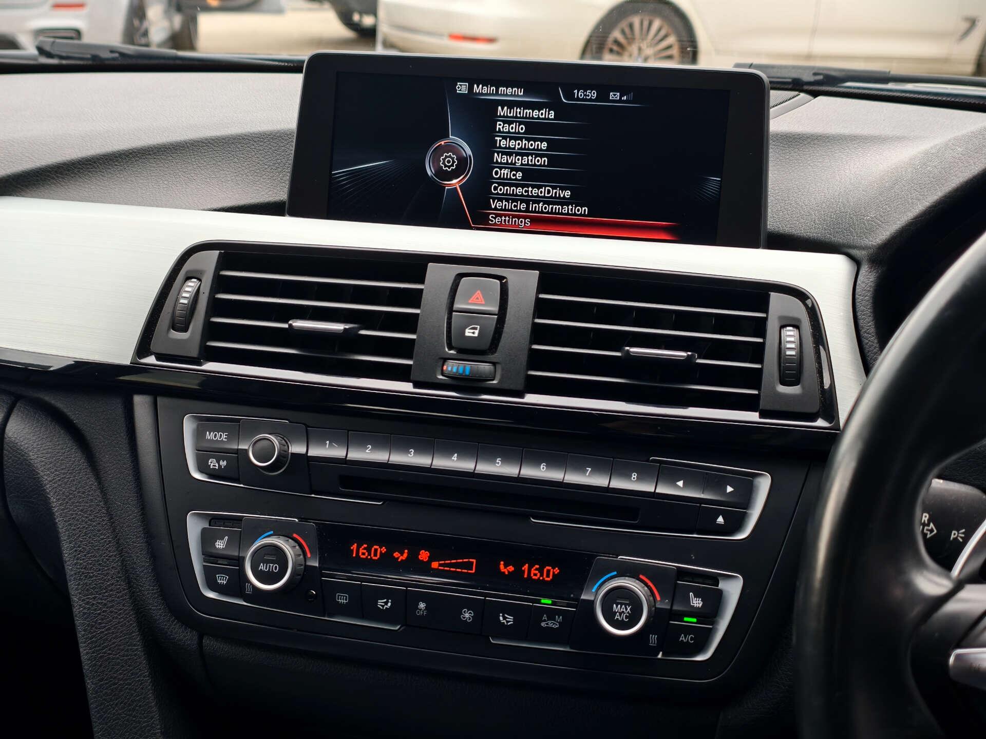 BMW 3 Series view 35