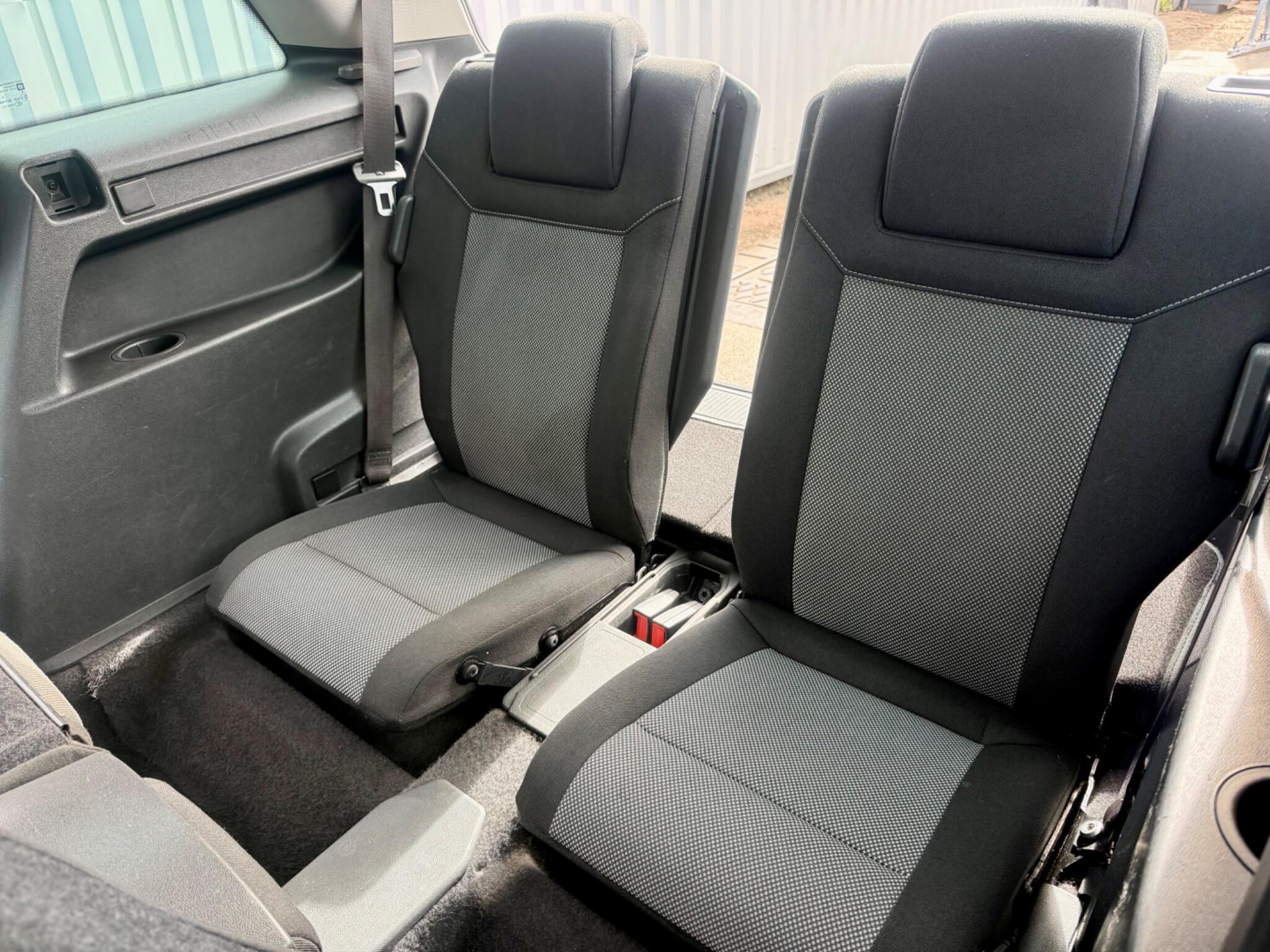 Vauxhall Zafira view 11