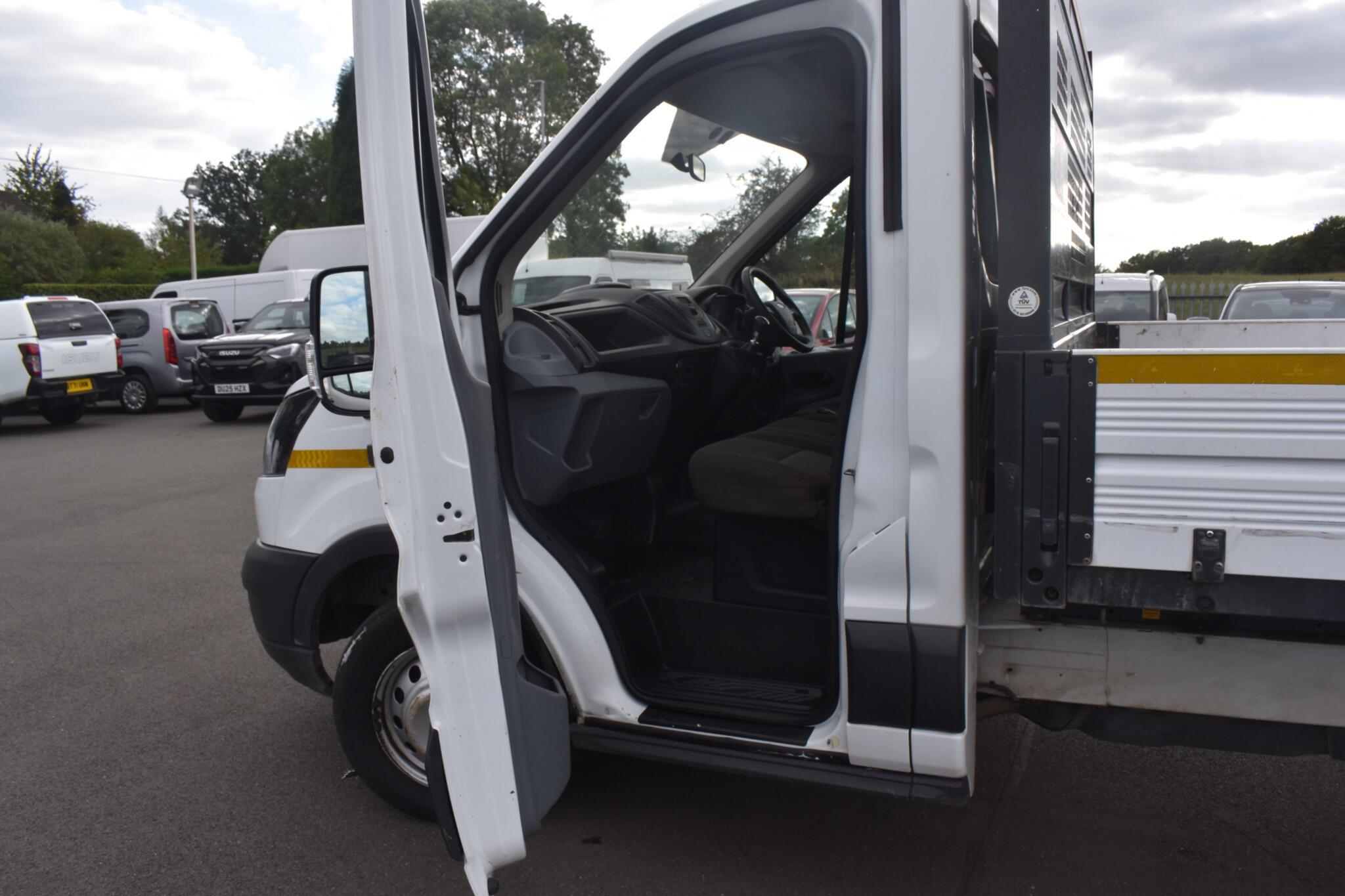 Transit - 2.0 350 EcoBlue RWD L2 H1 Euro 6 2dr (DRW) - Image 5