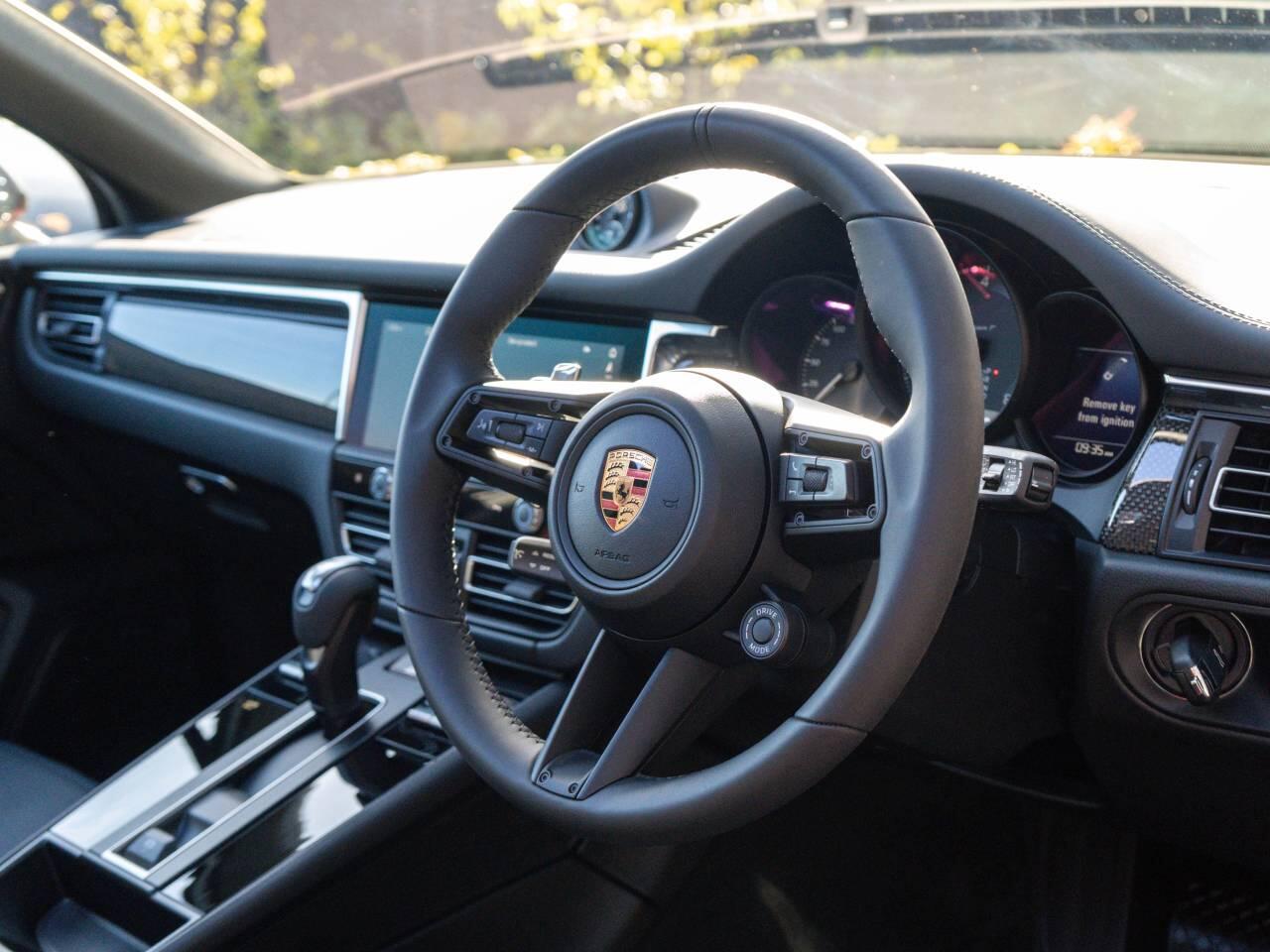 Porsche Macan view 4