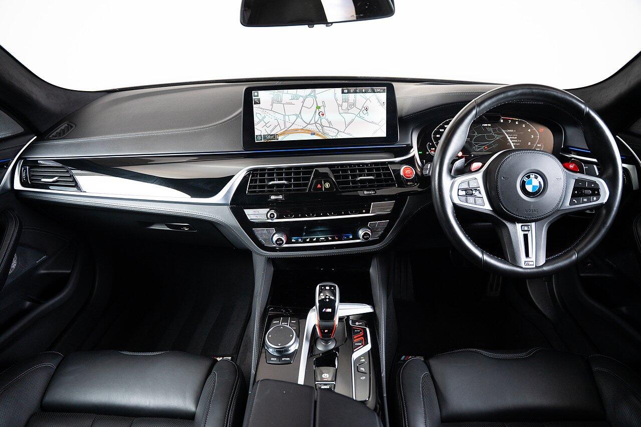 BMW M5 view 3