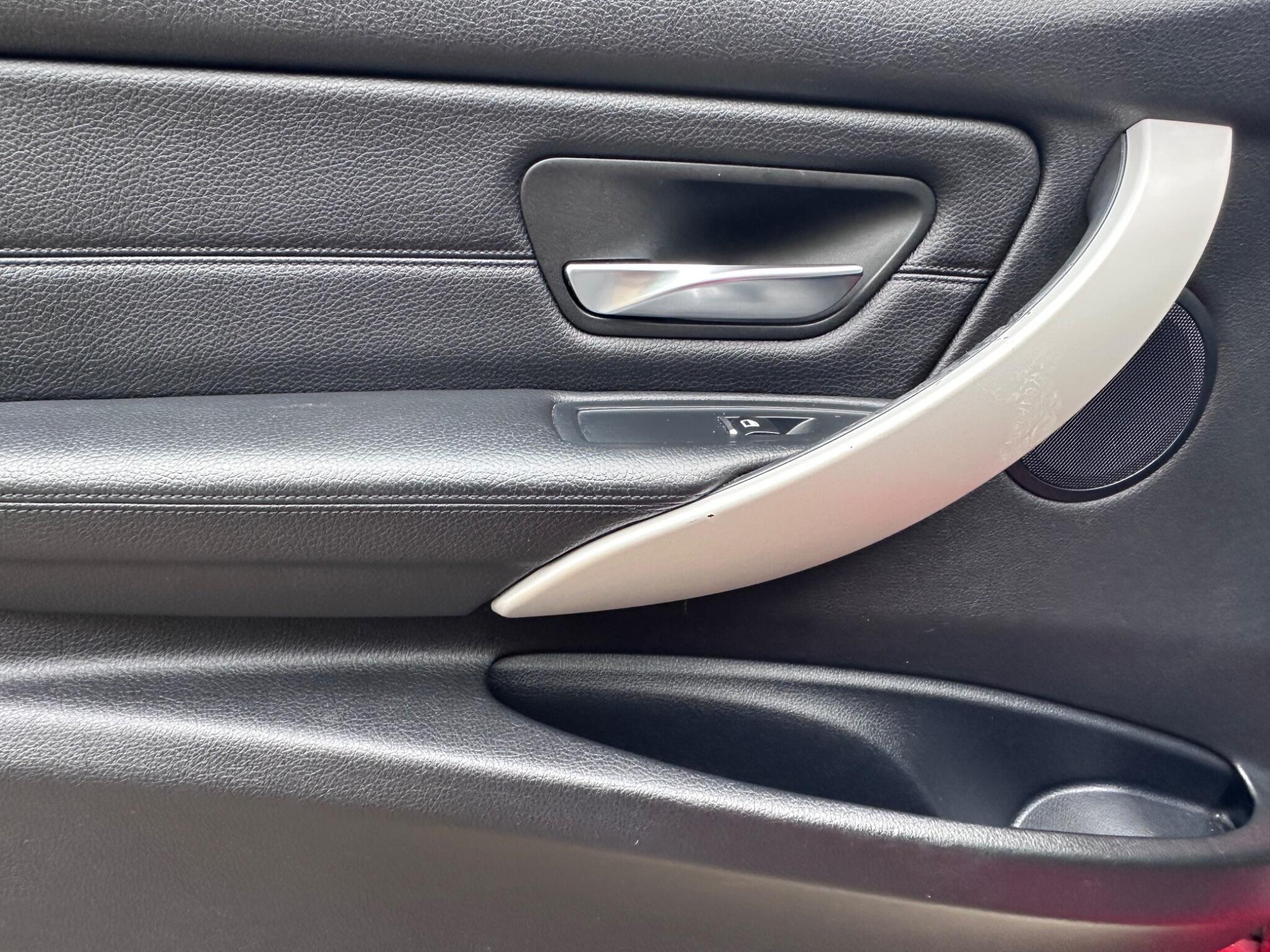 2015 BMW 3 Series image 37