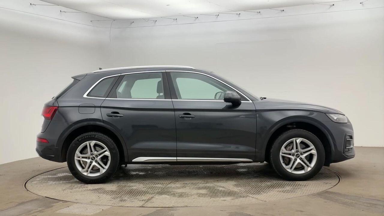 Audi Q5 view 4