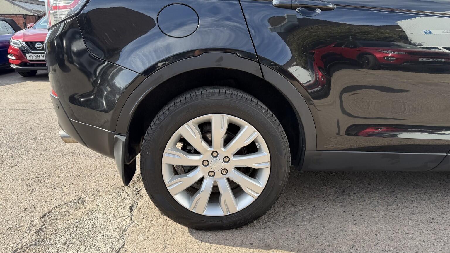 Land Rover Discovery Sport view 48