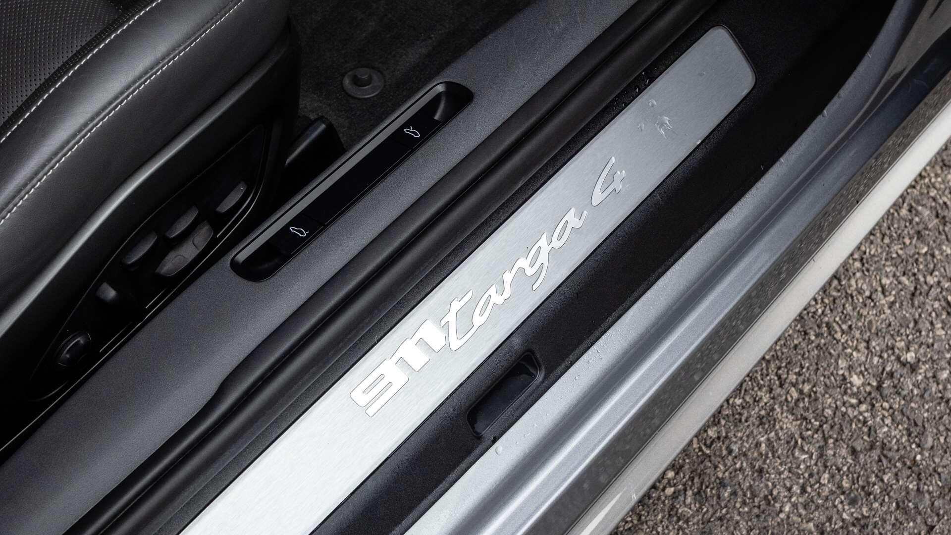 Porsche 911 view 38
