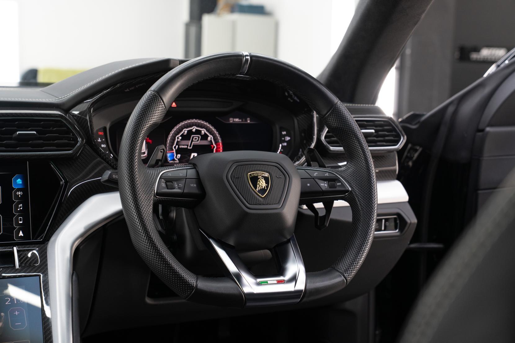 Lamborghini Urus view 14