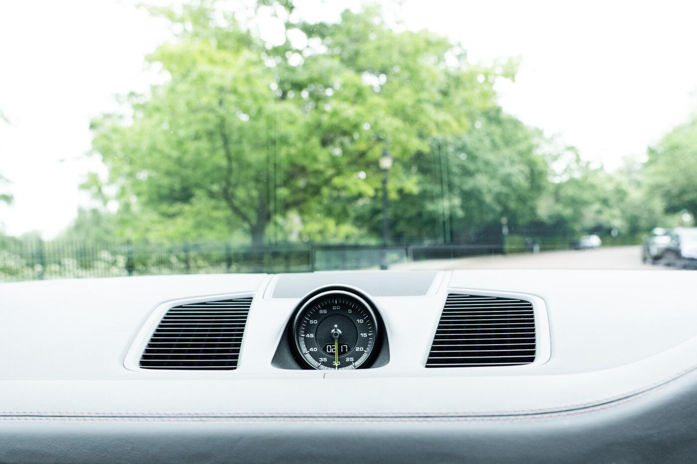 Porsche Cayenne view 31